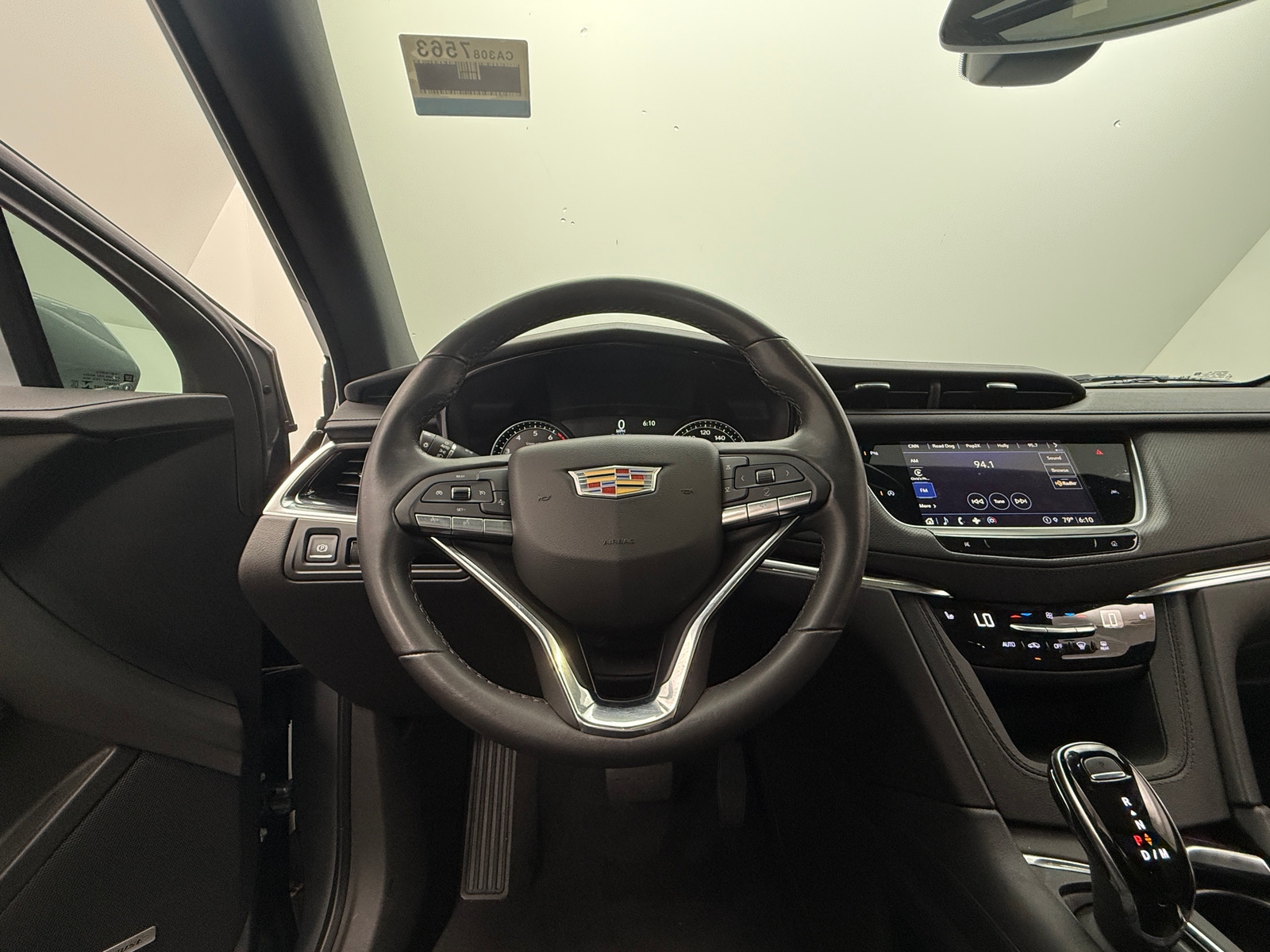 Thumbnail: 2023 Cadillac XT6 - 4