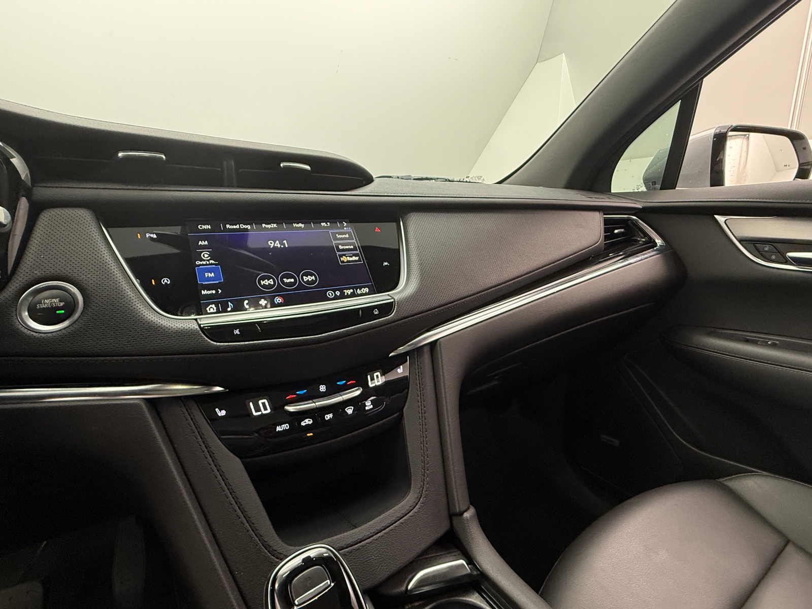 Thumbnail: 2023 Cadillac XT6 - 3