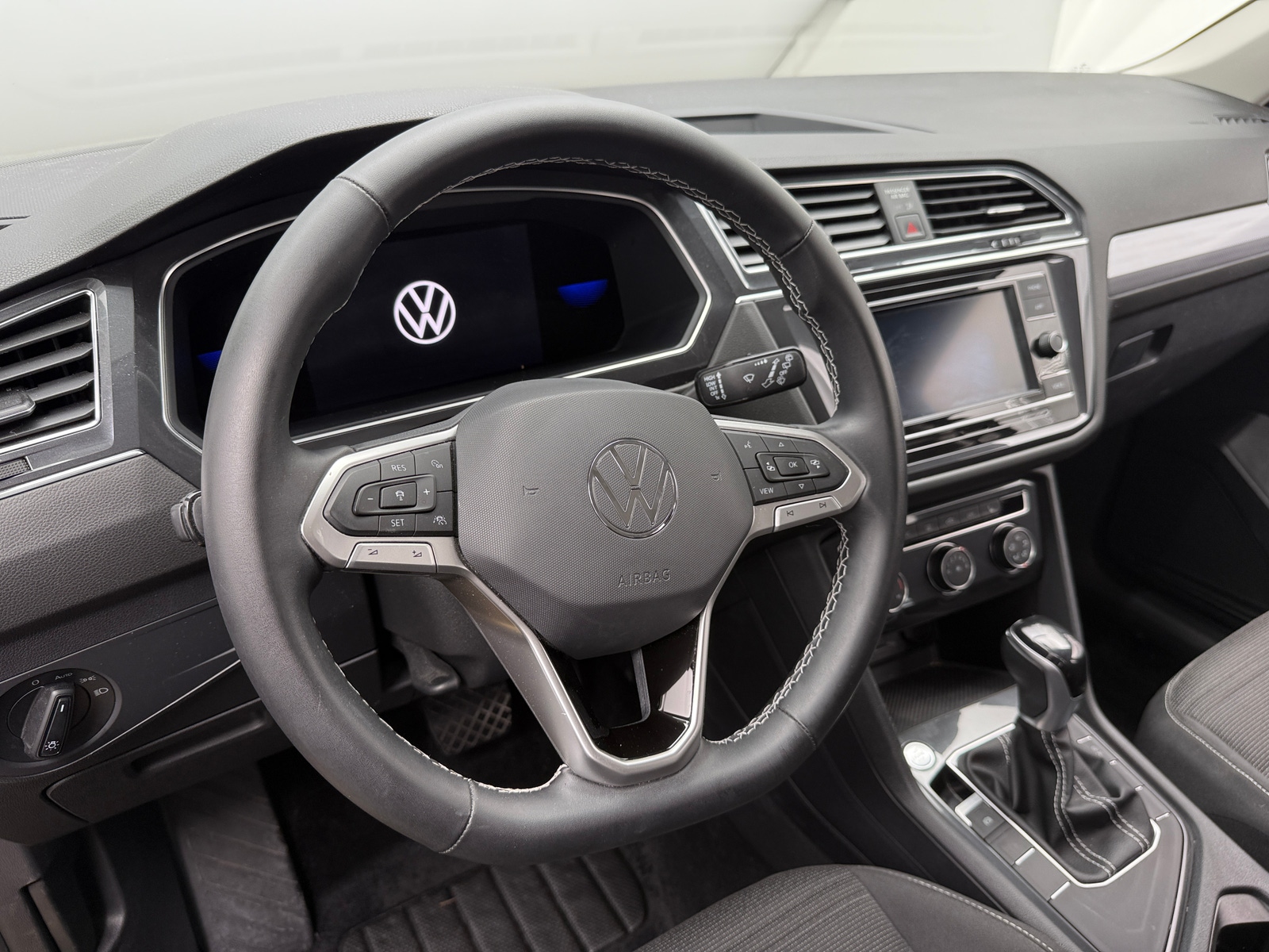Thumbnail: 2022 Volkswagen Tiguan - 5