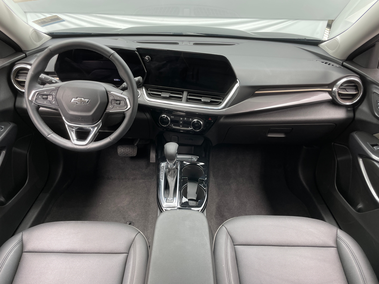 Thumbnail: 2025 Chevrolet Trax - 2