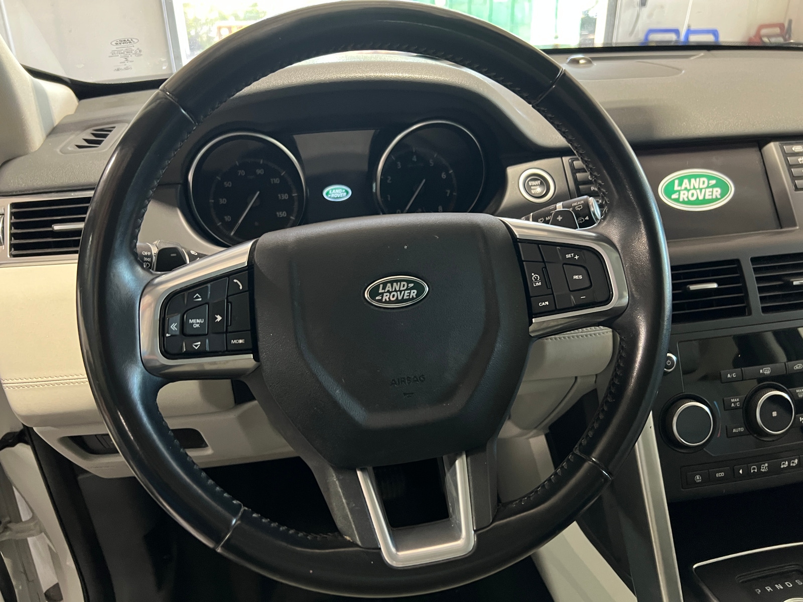 Thumbnail: 2019 Land Rover Discovery Sport - 4