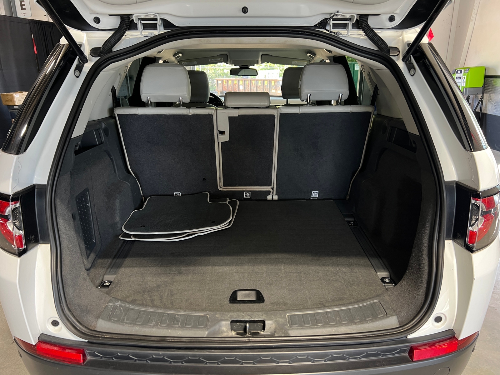 Thumbnail: 2019 Land Rover Discovery Sport - 6