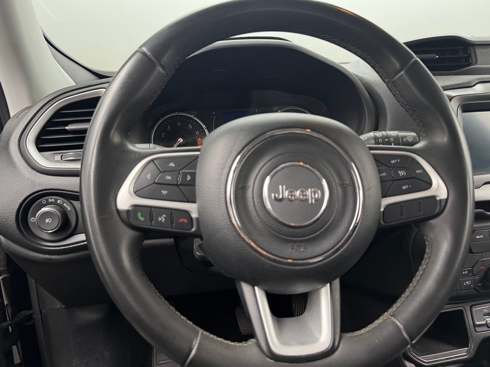 Thumbnail: 2018 Jeep Renegade - 5
