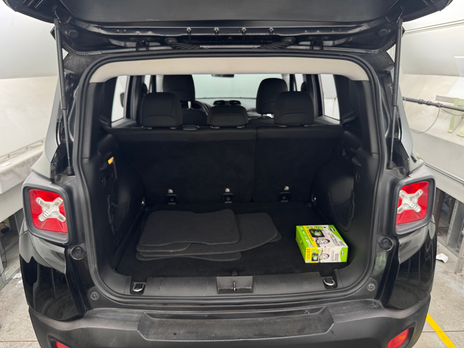 Thumbnail: 2018 Jeep Renegade - 7