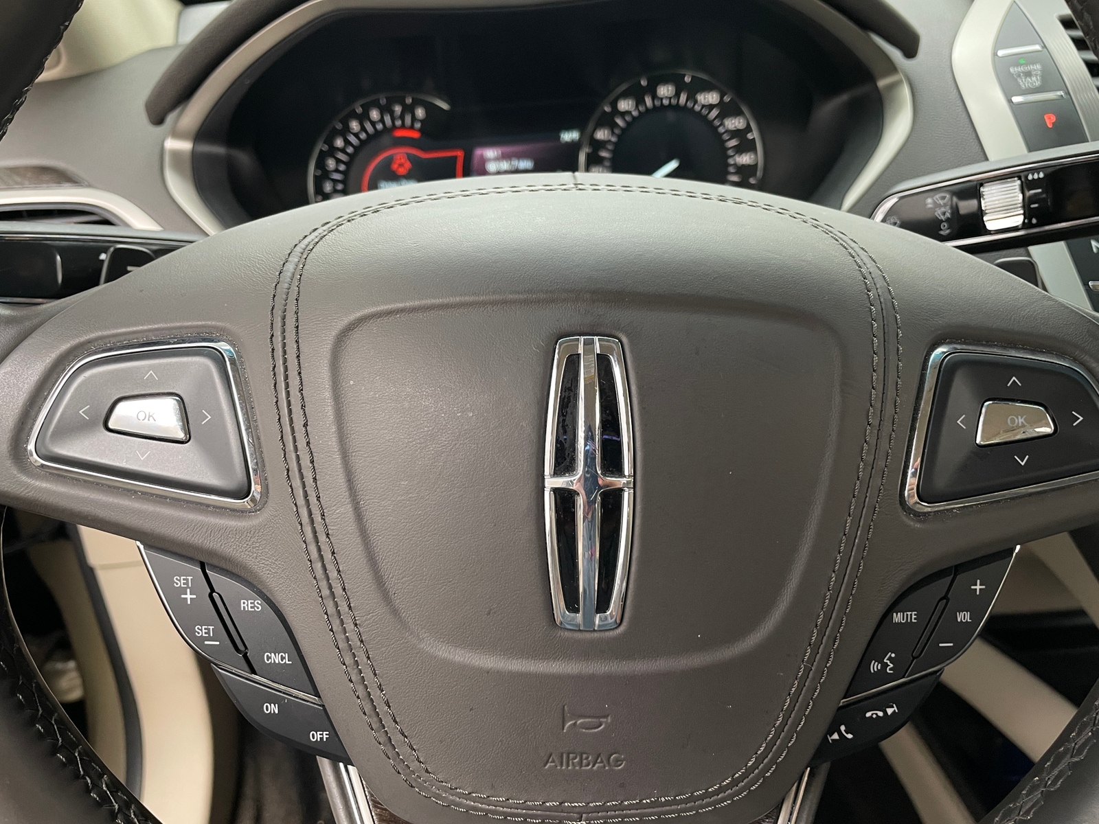 Thumbnail: 2017 Lincoln MKZ - 4