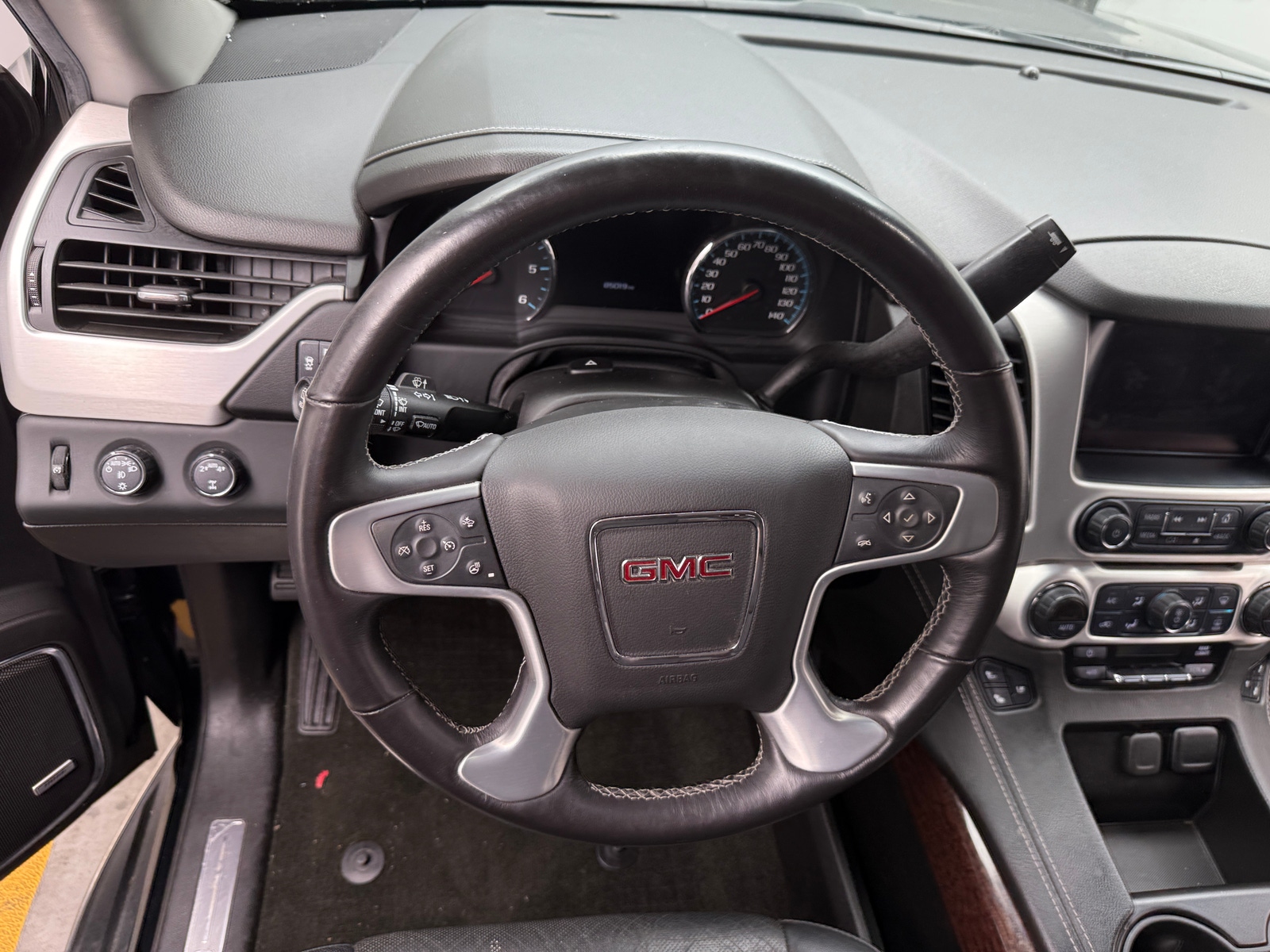 Thumbnail: 2017 GMC Yukon XL - 4