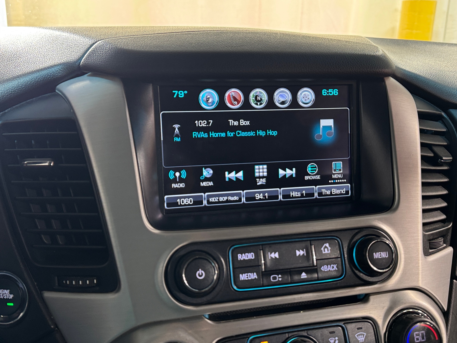 Thumbnail: 2017 GMC Yukon XL - 3