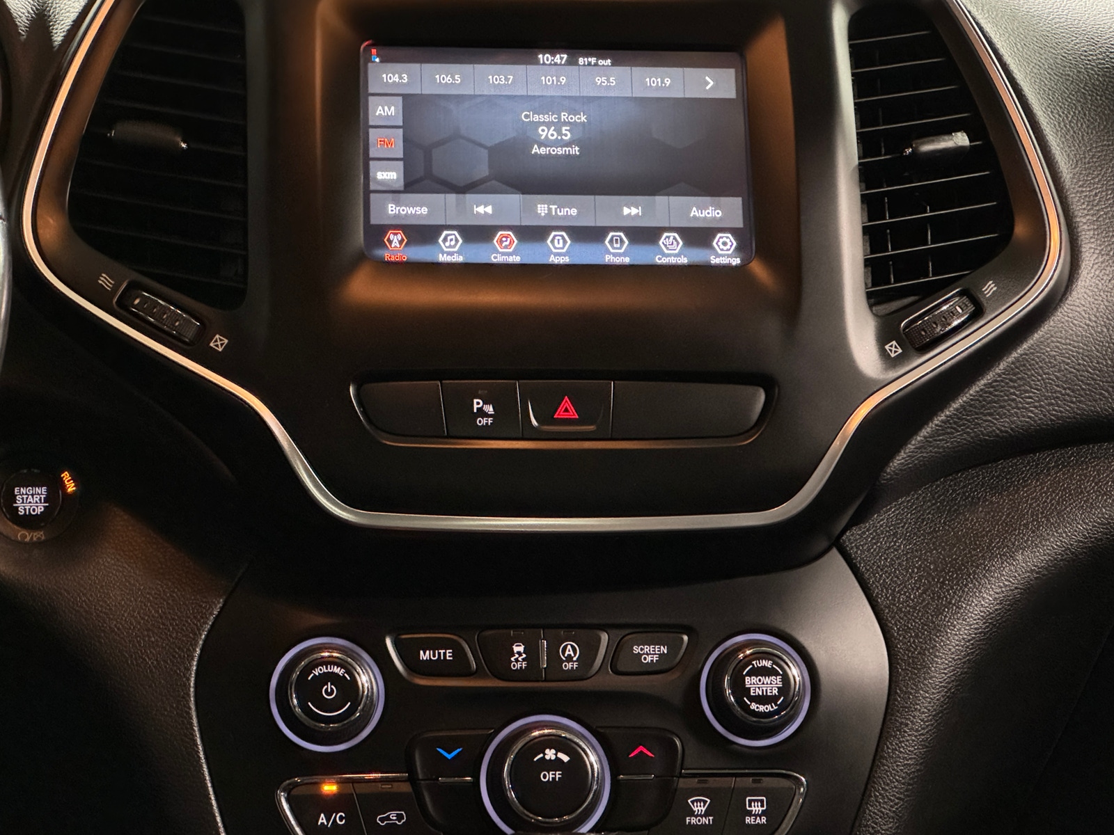 Thumbnail: 2019 Jeep Cherokee - 4
