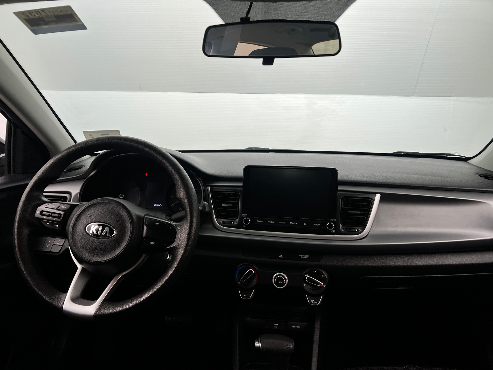 Thumbnail: 2021 Kia Rio - 3