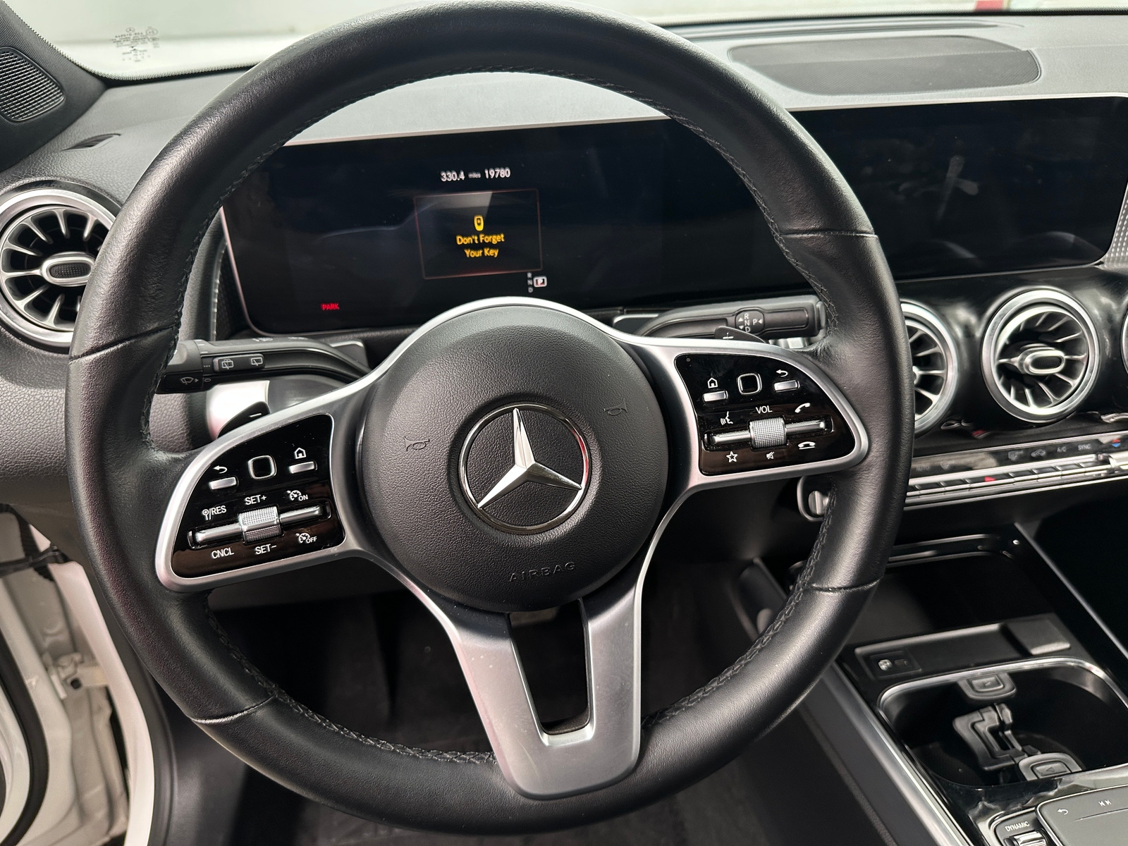 Thumbnail: 2021 Mercedes-Benz GLB - 4