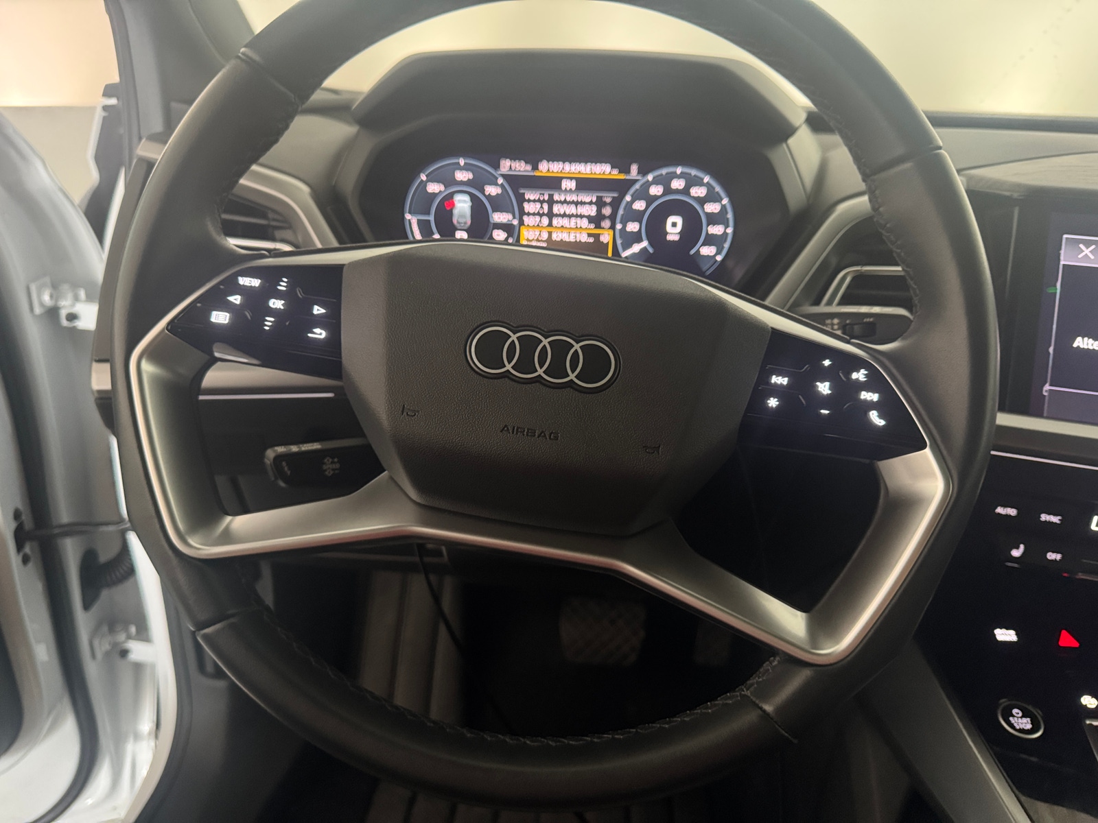 Thumbnail: 2023 Audi Q4 e-tron - 4