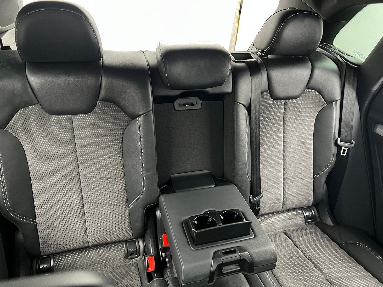 Thumbnail: 2020 Audi SQ5 - 6