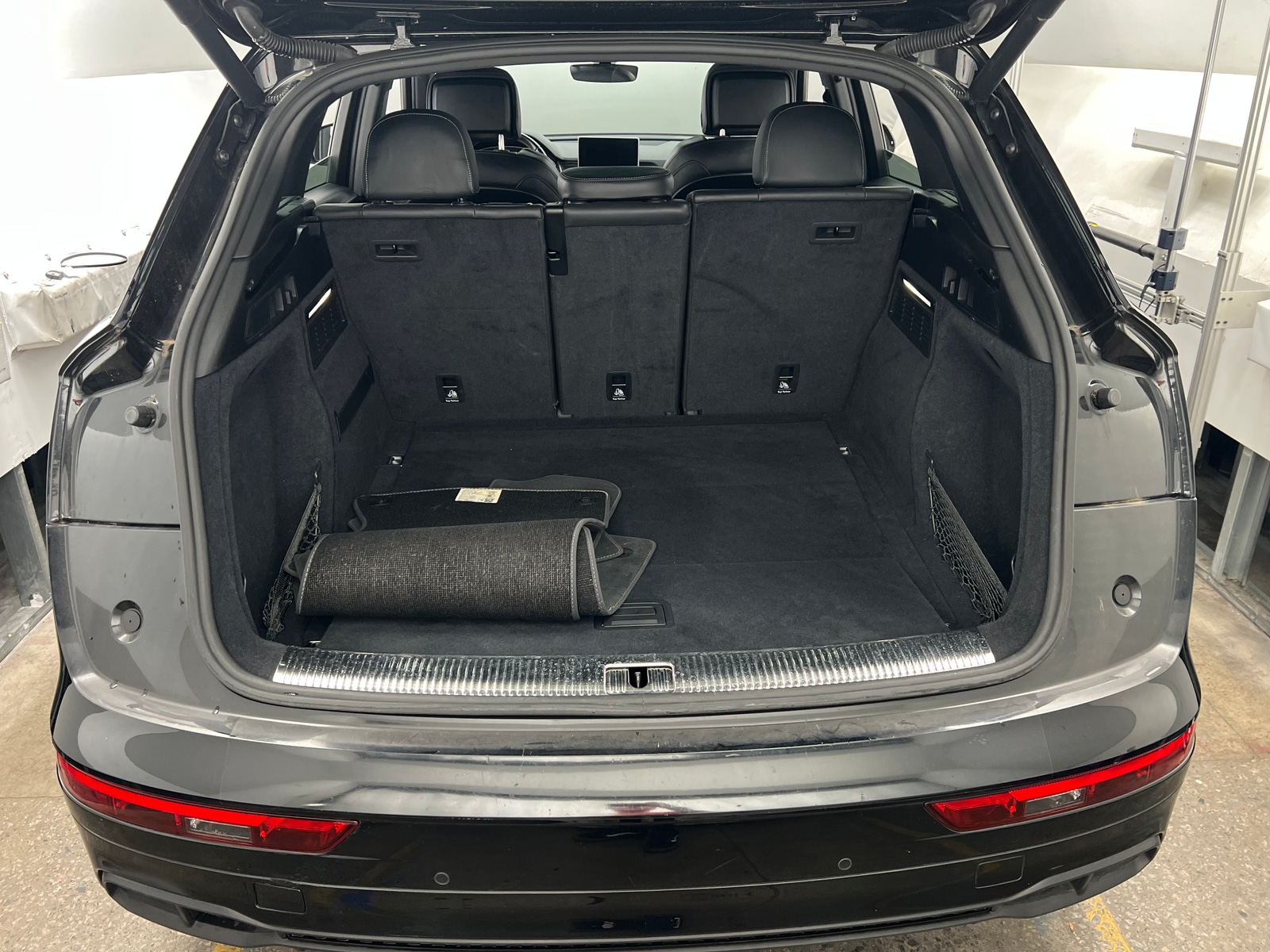 Thumbnail: 2020 Audi SQ5 - 7