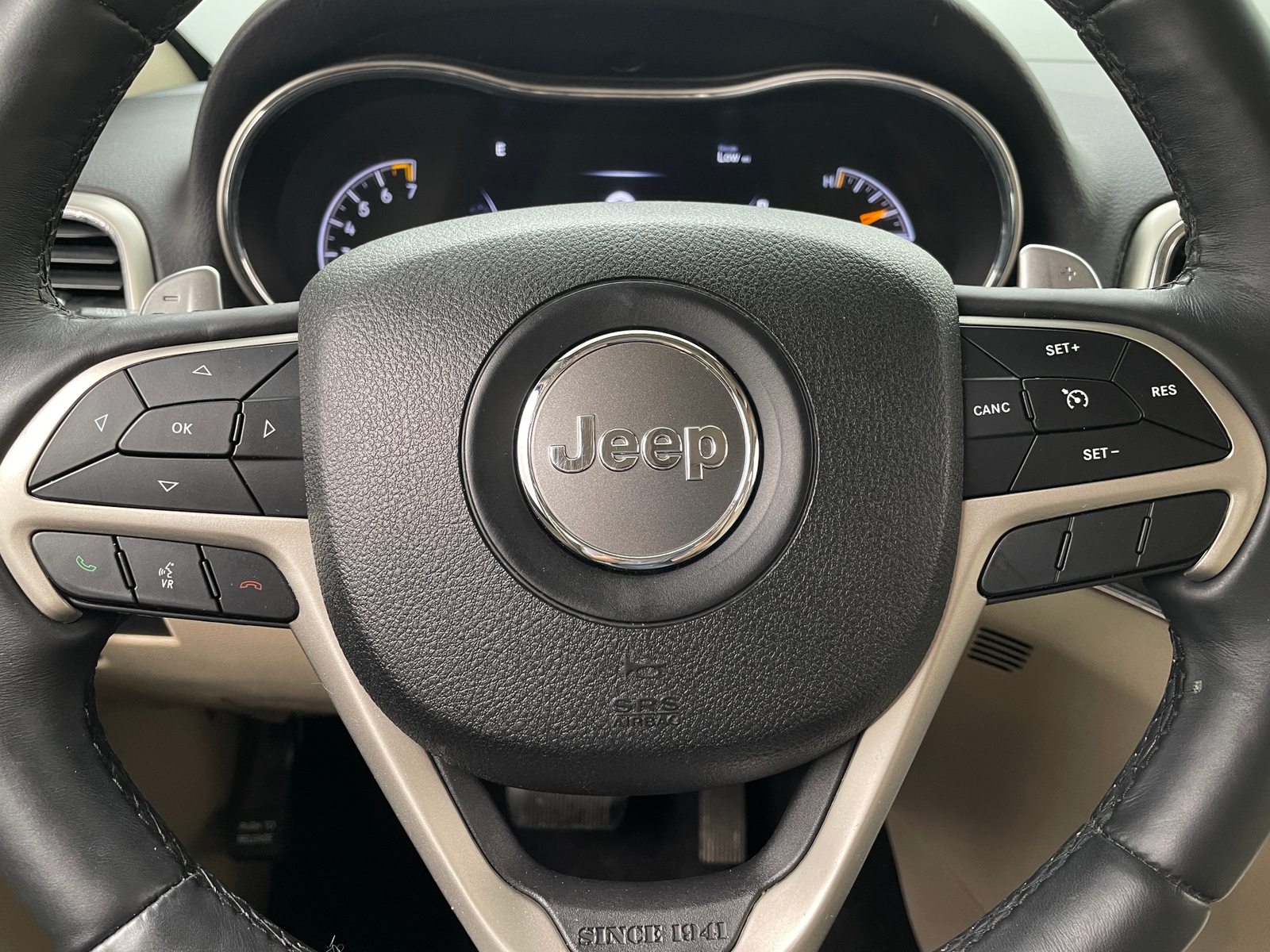 Thumbnail: 2017 Jeep Grand Cherokee - 4