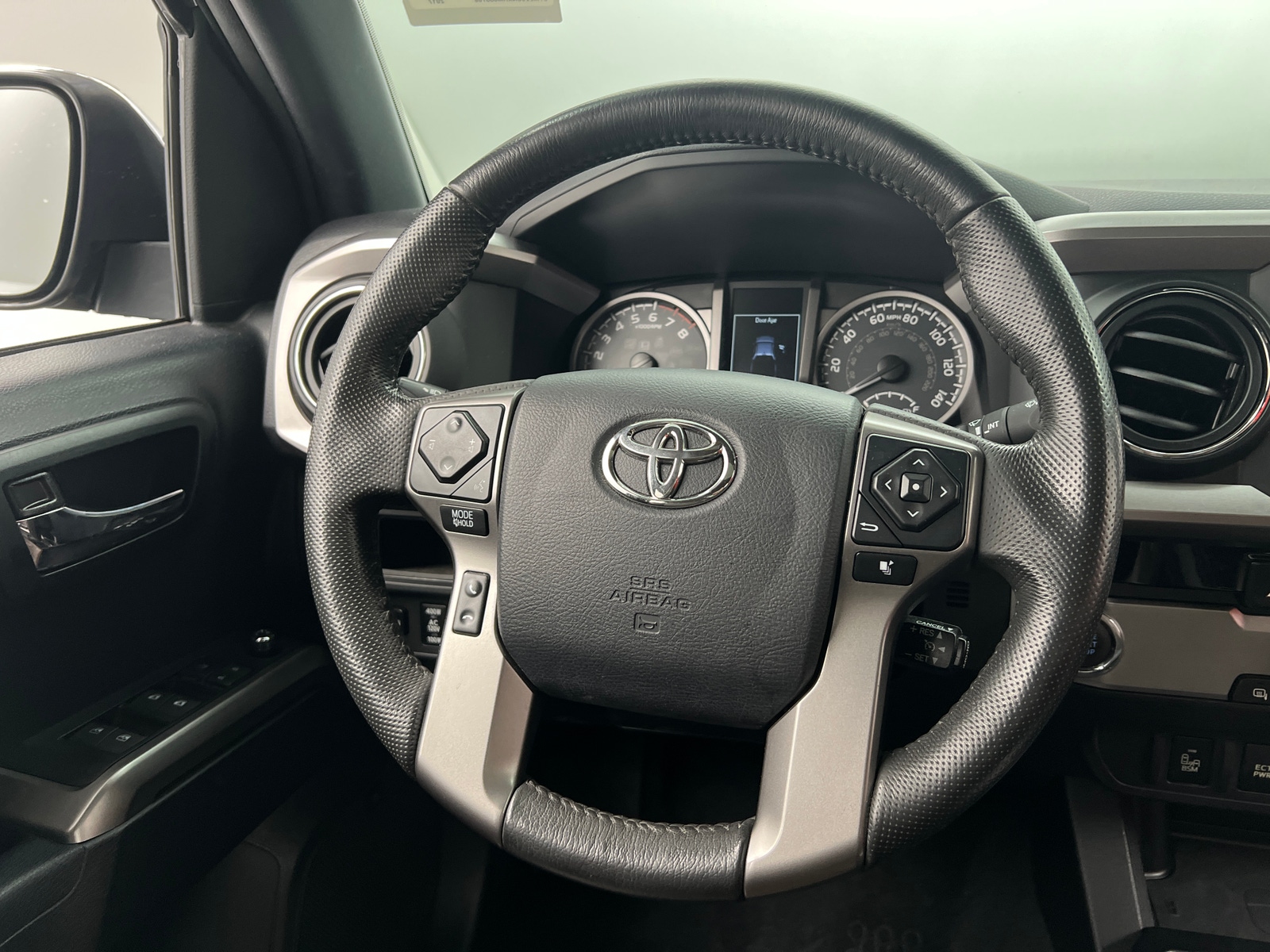 Thumbnail: 2017 Toyota Tacoma - 4