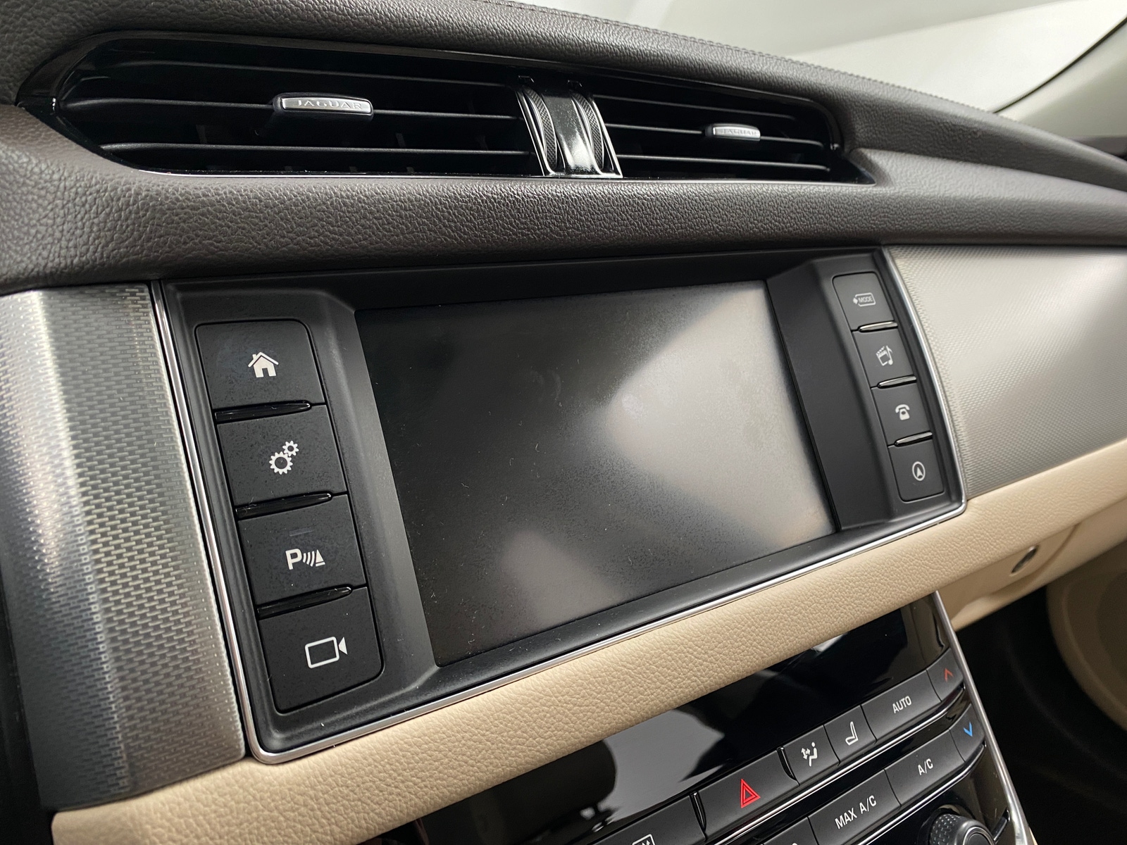 Thumbnail: 2018 Jaguar XF - 3