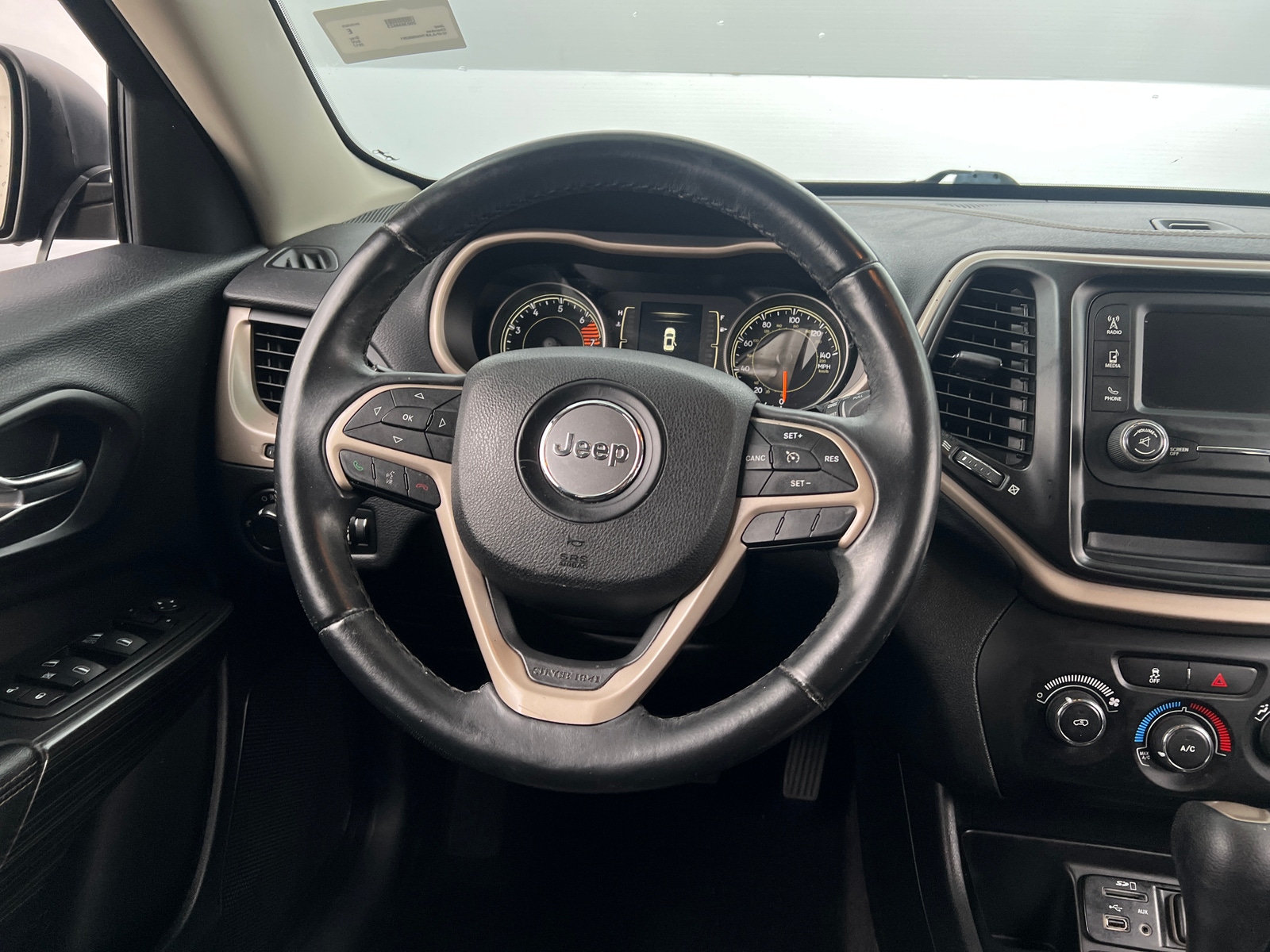 Thumbnail: 2017 Jeep Cherokee - 5
