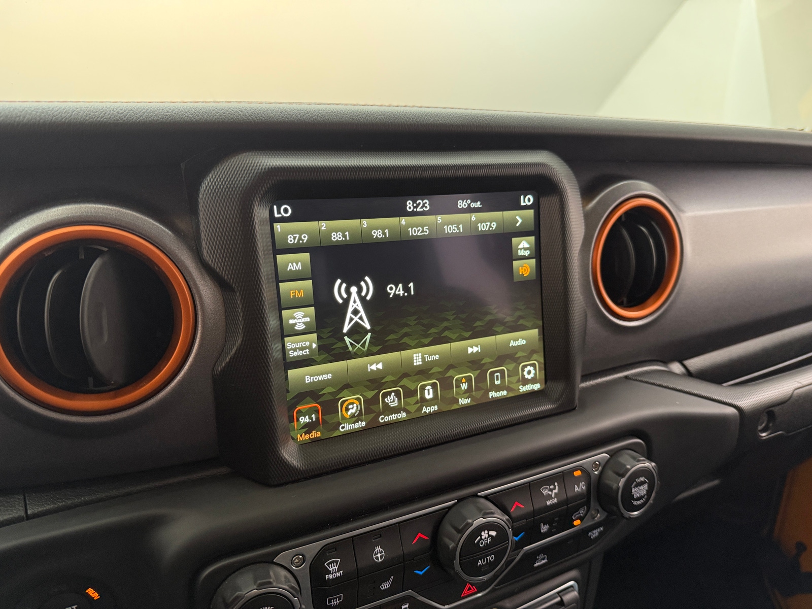Thumbnail: 2021 Jeep Gladiator - 3