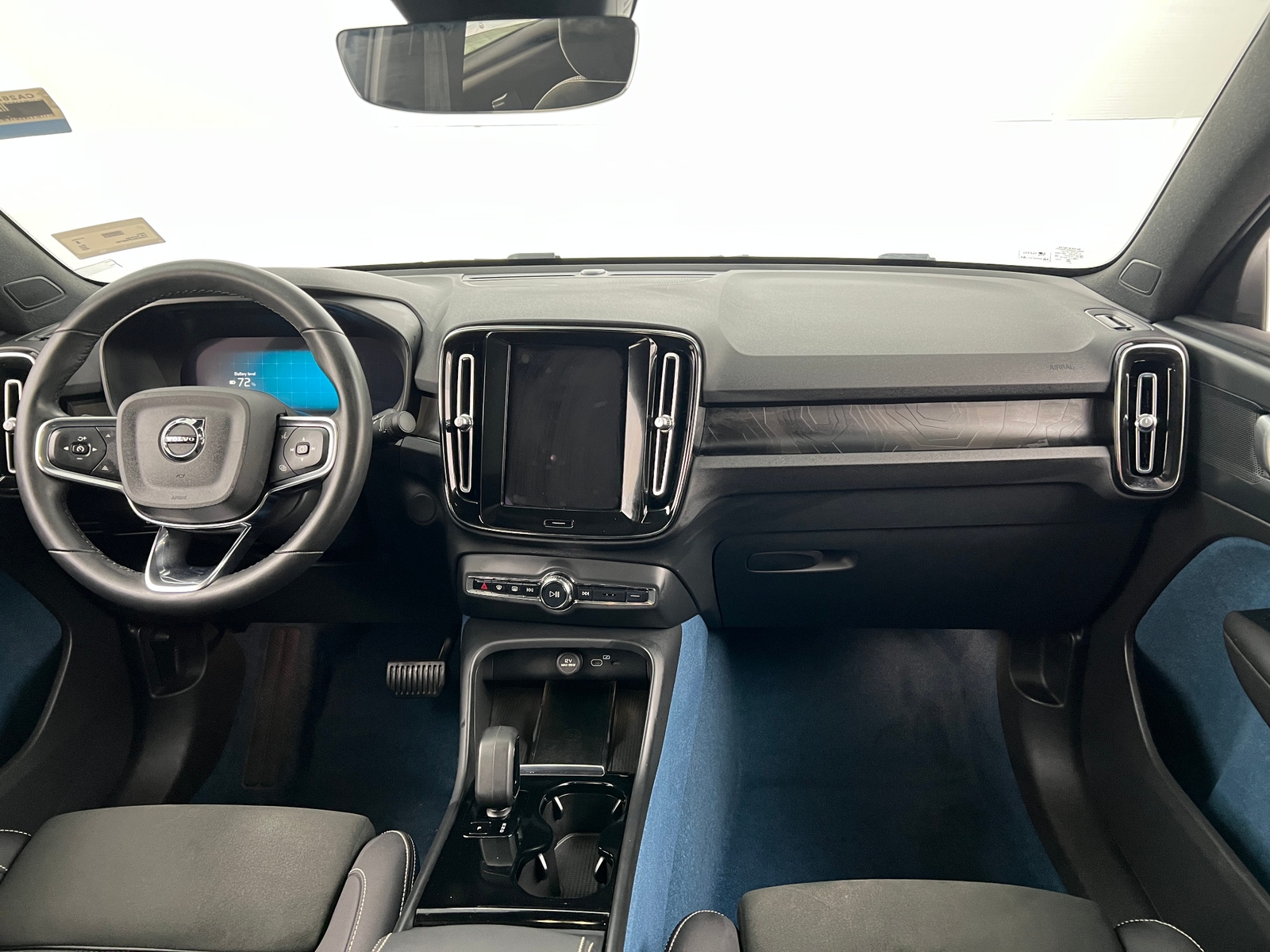Thumbnail: 2023 Volvo C40 - 3