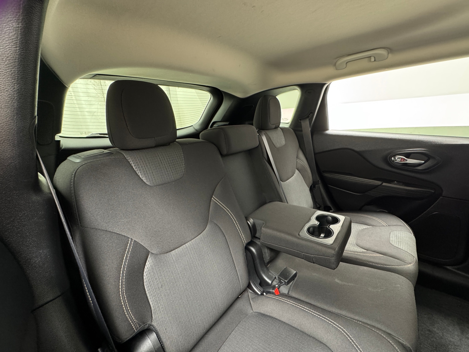 Thumbnail: 2016 Jeep Cherokee - 6