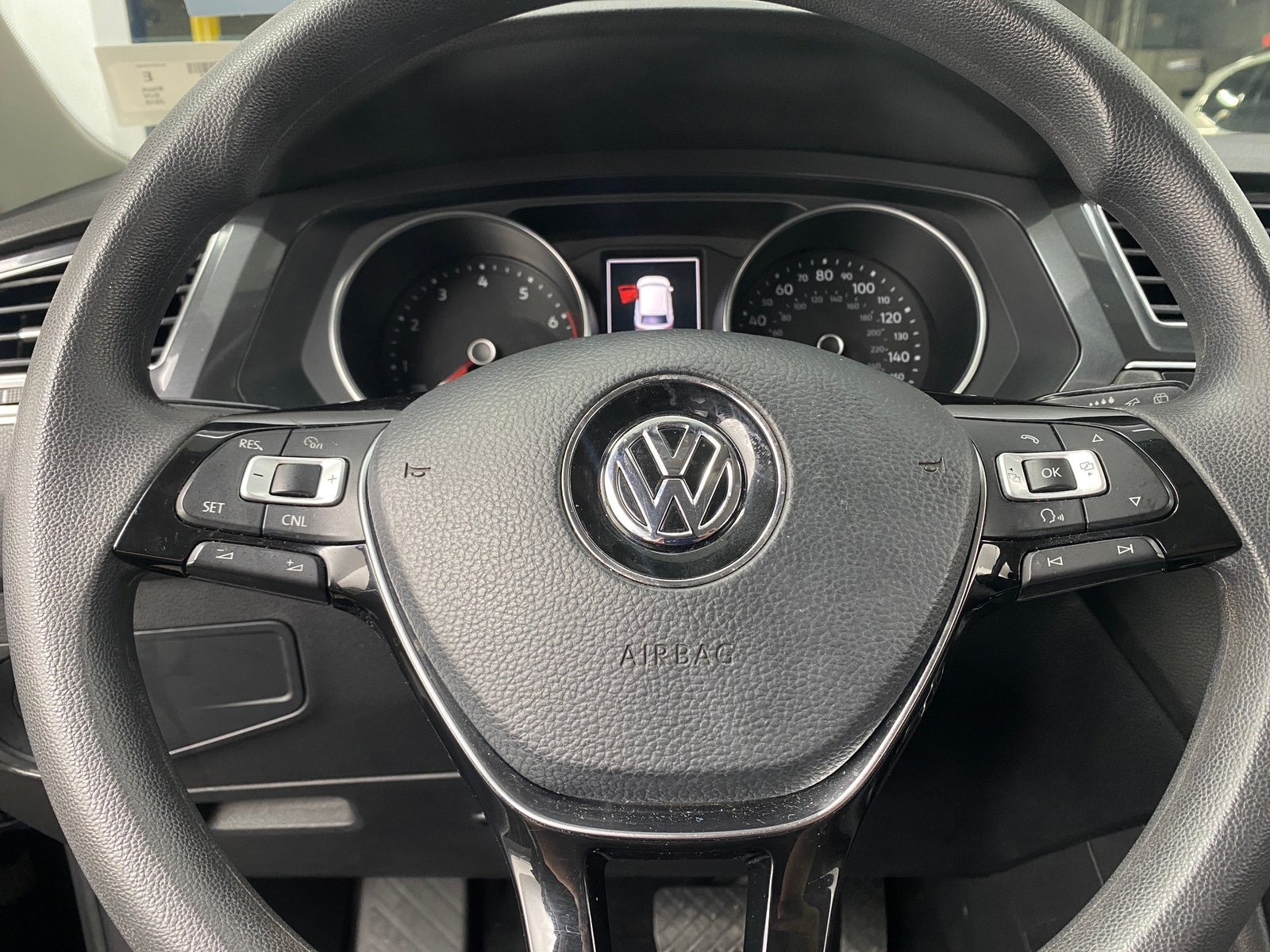 Thumbnail: 2018 Volkswagen Tiguan - 5