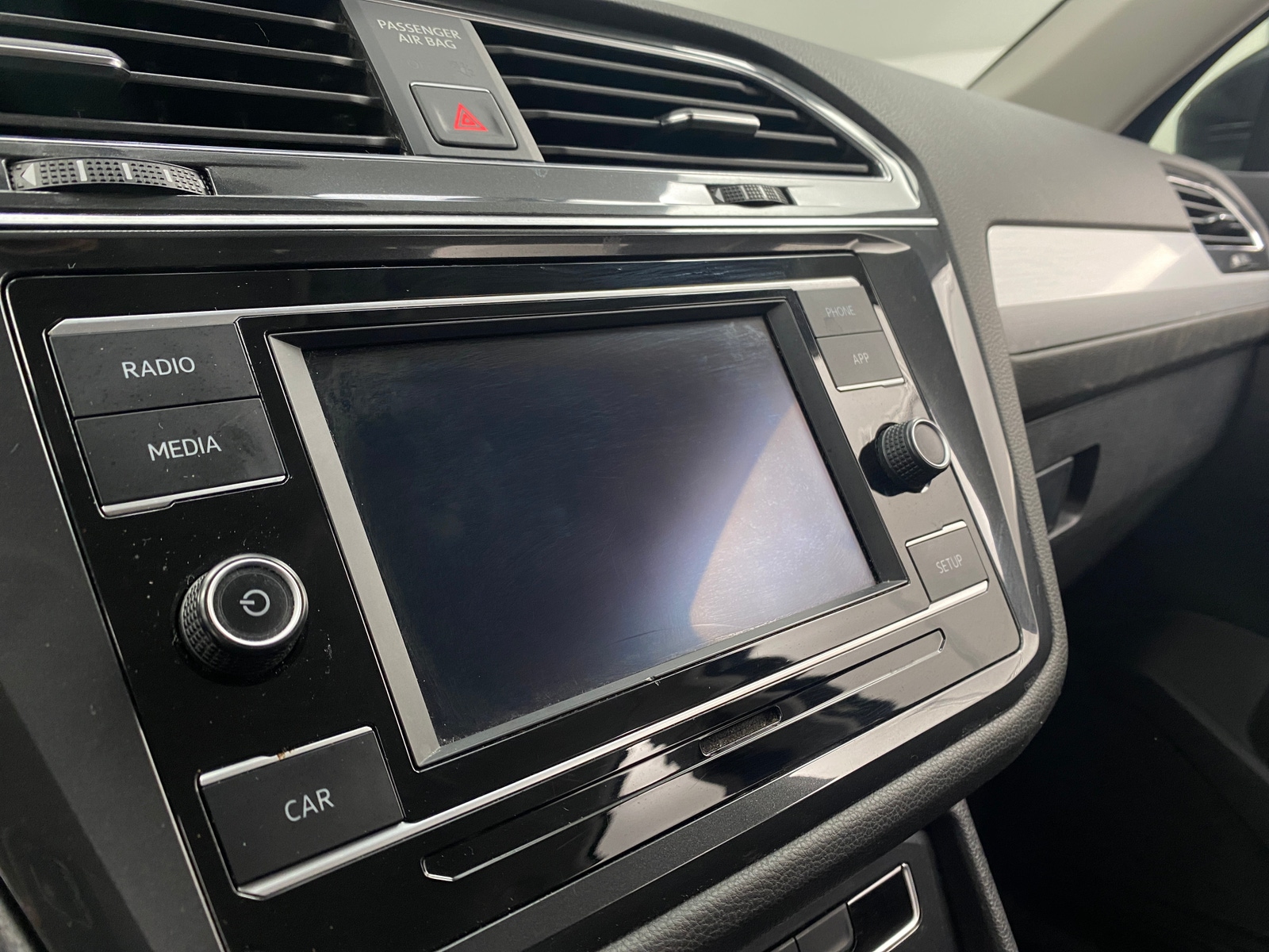 Thumbnail: 2018 Volkswagen Tiguan - 4