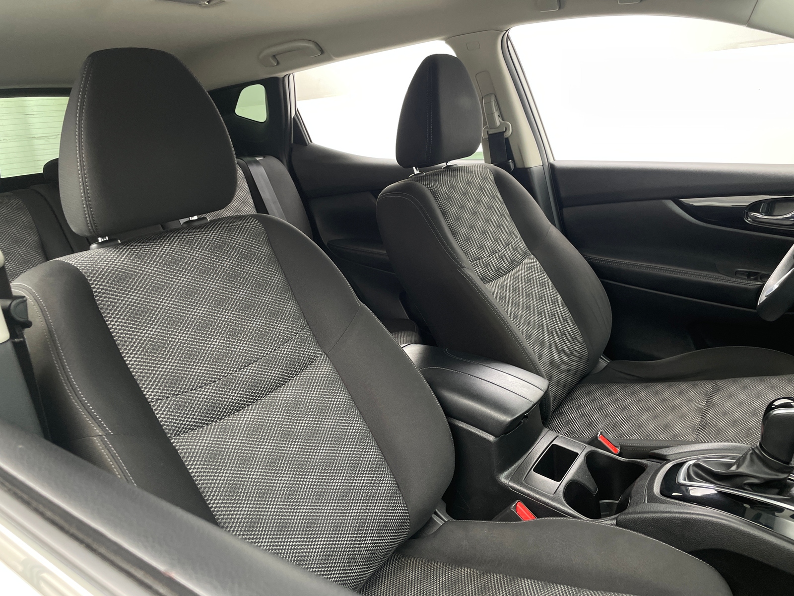 Thumbnail: 2017 Nissan Rogue Sport - 2