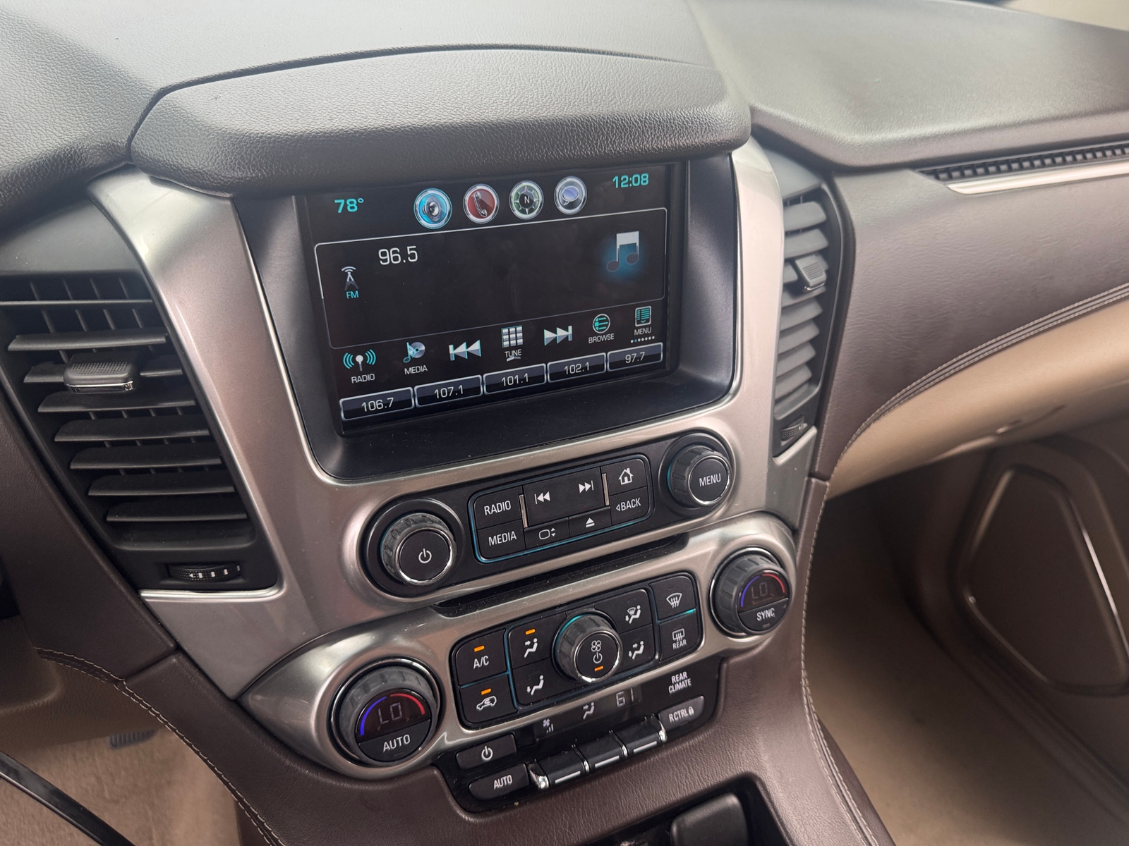Thumbnail: 2019 Chevrolet Tahoe - 4