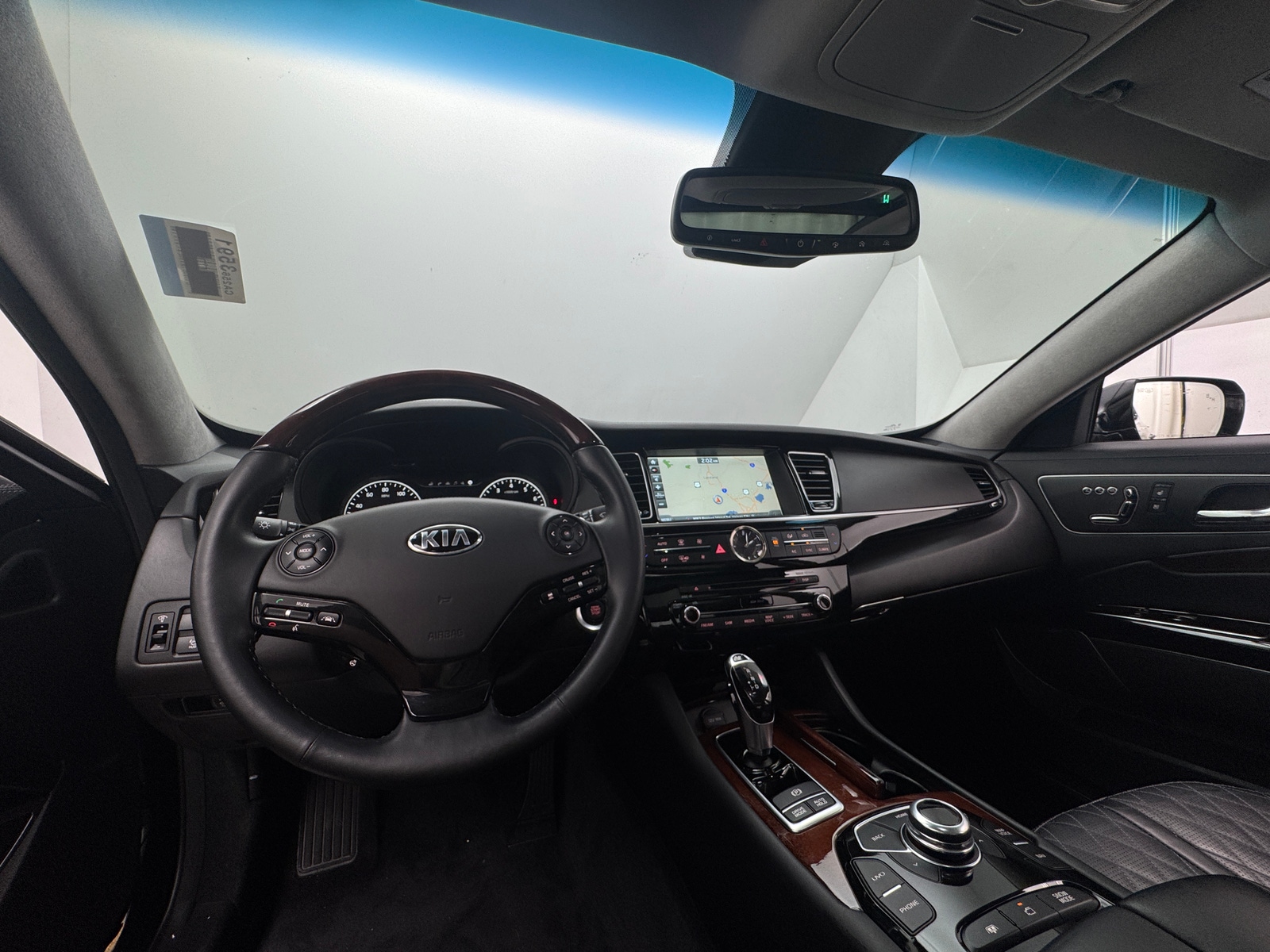 Thumbnail: 2017 Kia K900 - 2
