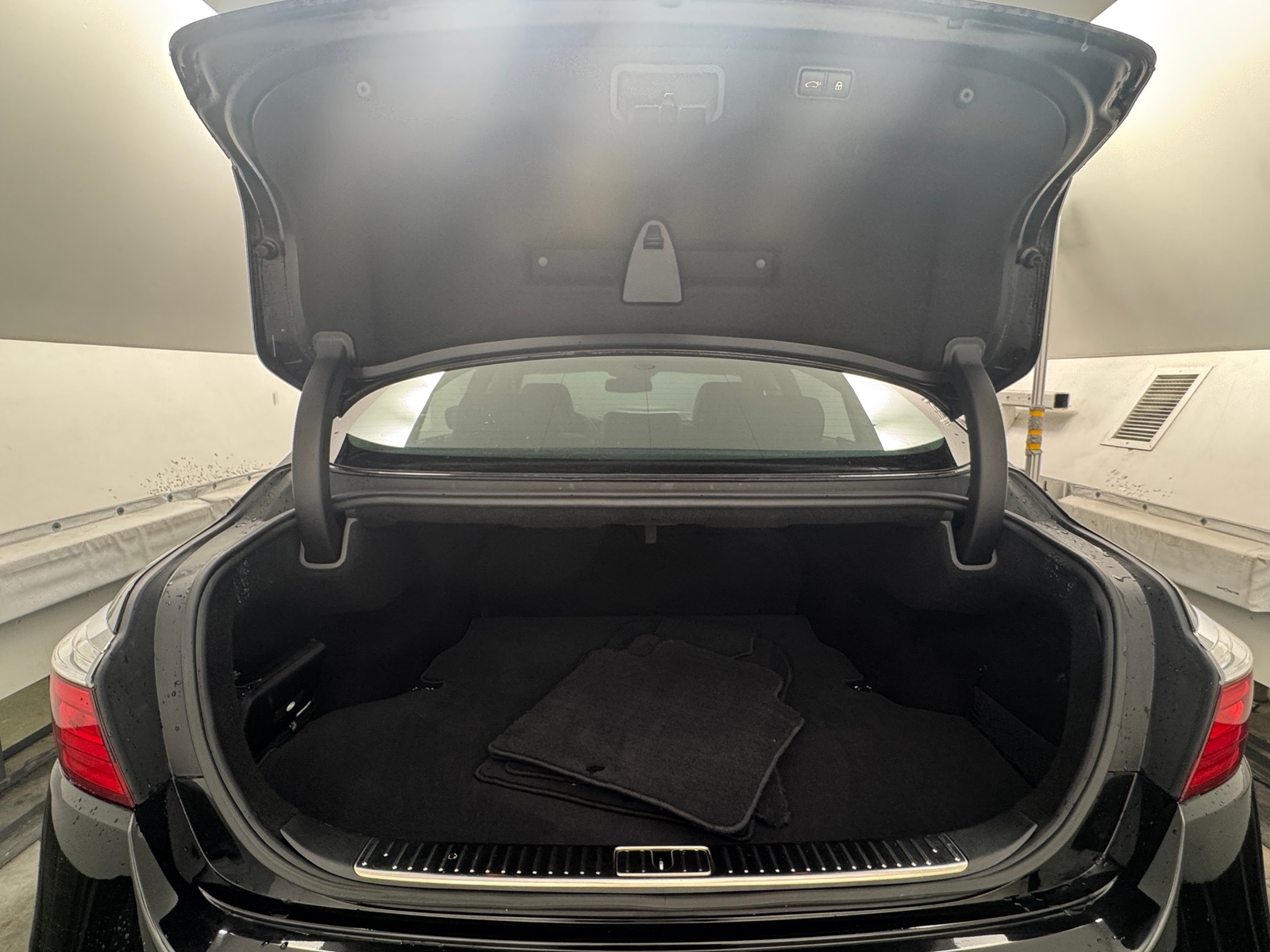 Thumbnail: 2017 Kia K900 - 6