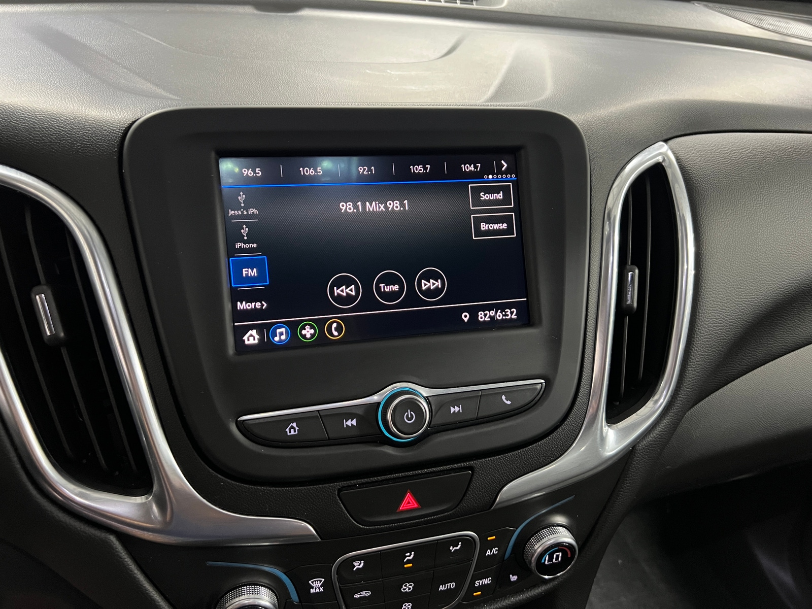 Thumbnail: 2021 Chevrolet Equinox - 4