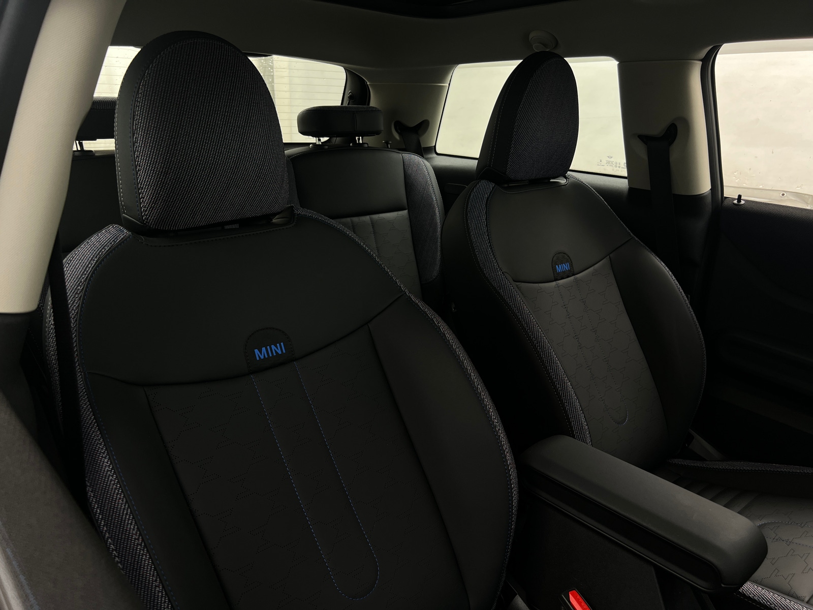 Thumbnail: 2025 MINI Cooper Hardtop - 2