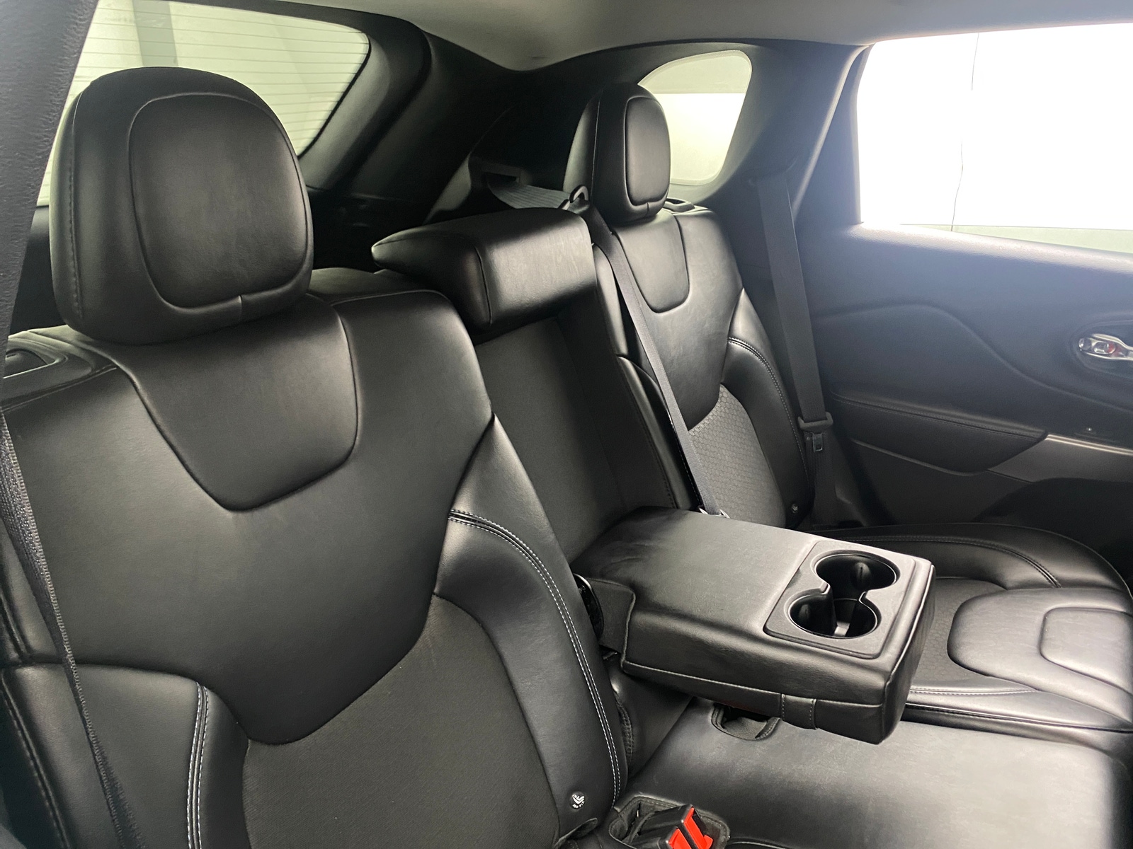 Thumbnail: 2019 Jeep Cherokee - 6