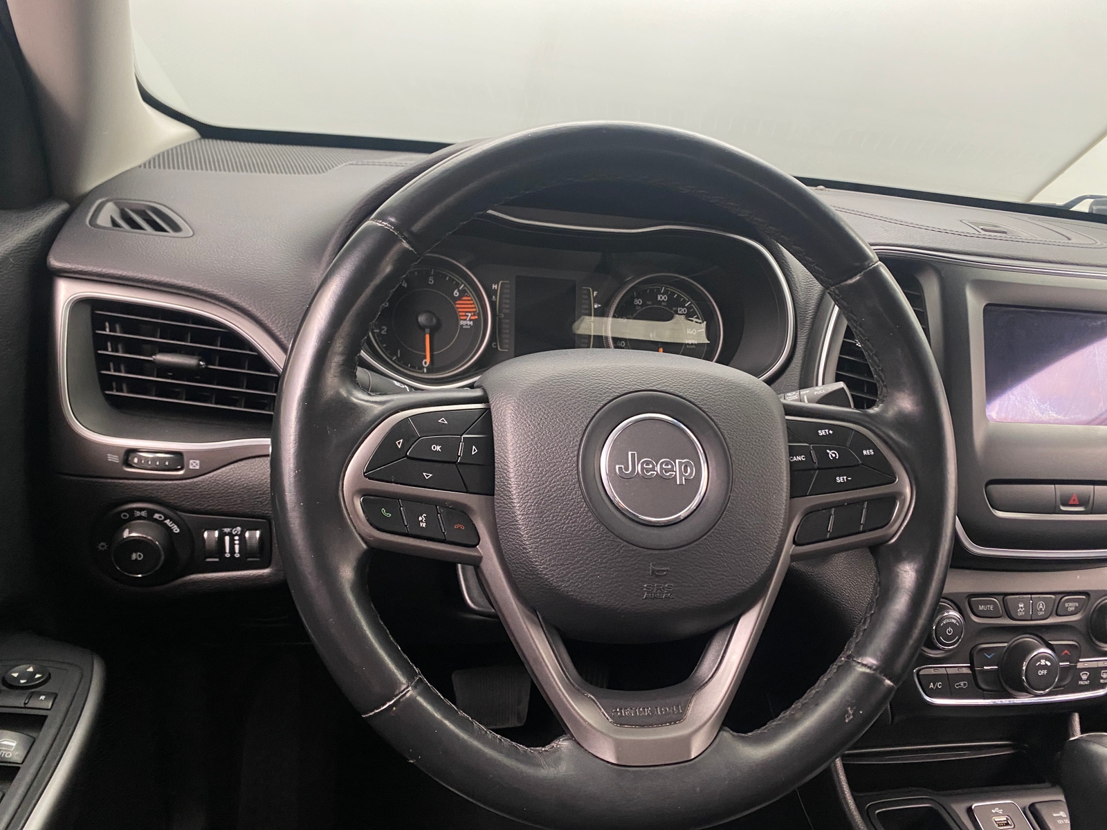 Thumbnail: 2019 Jeep Cherokee - 5