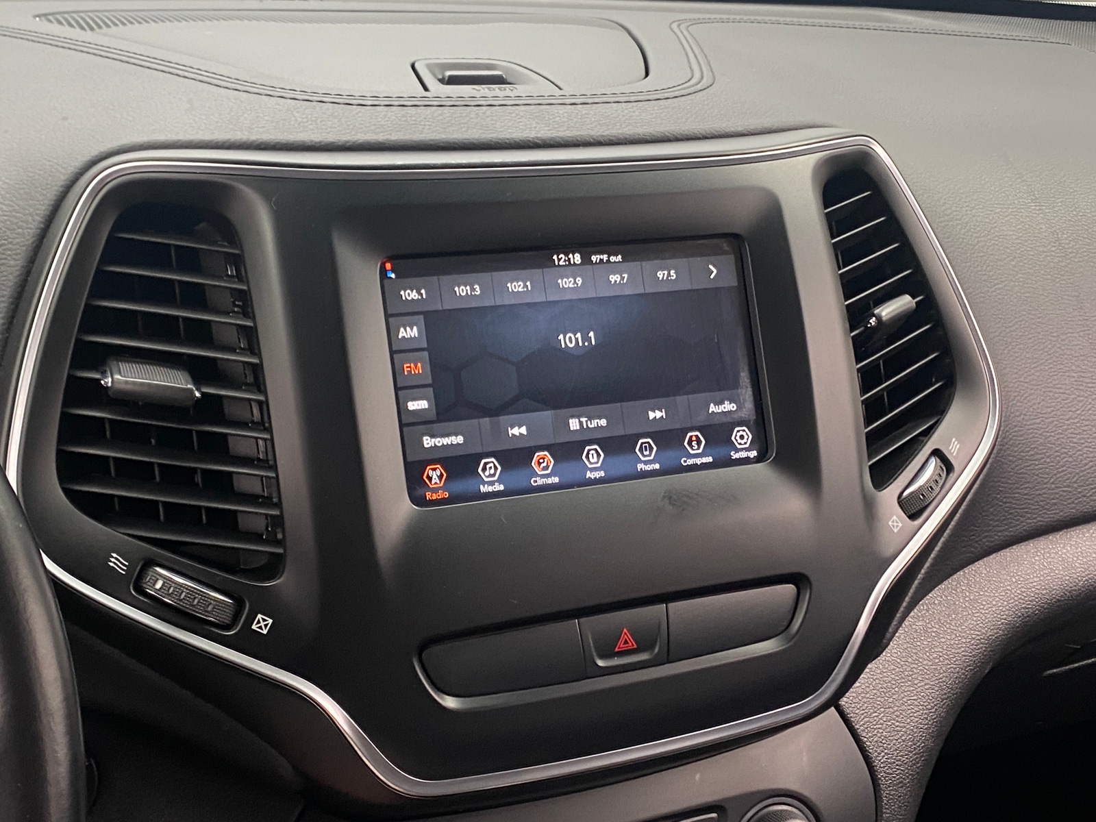 Thumbnail: 2019 Jeep Cherokee - 4