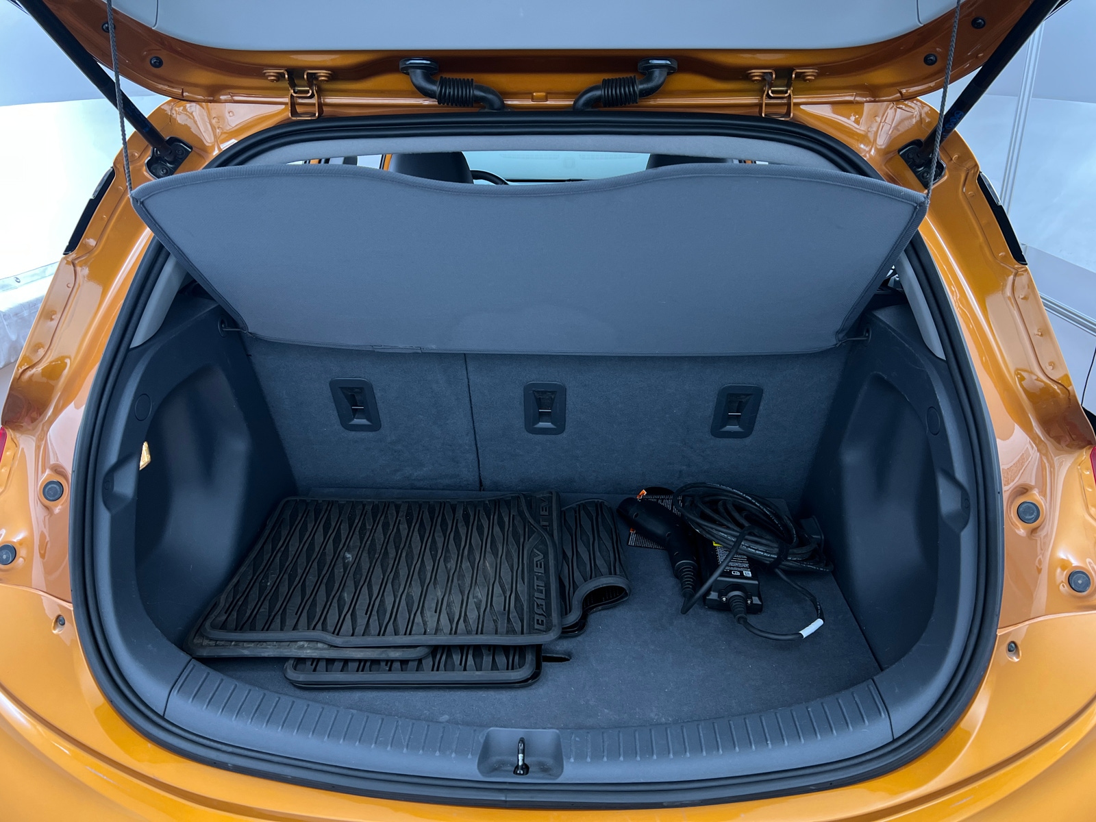 Thumbnail: 2017 Chevrolet Bolt EV - 6