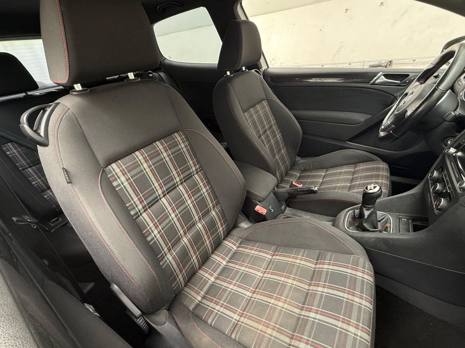 Thumbnail: 2013 Volkswagen Golf - 2