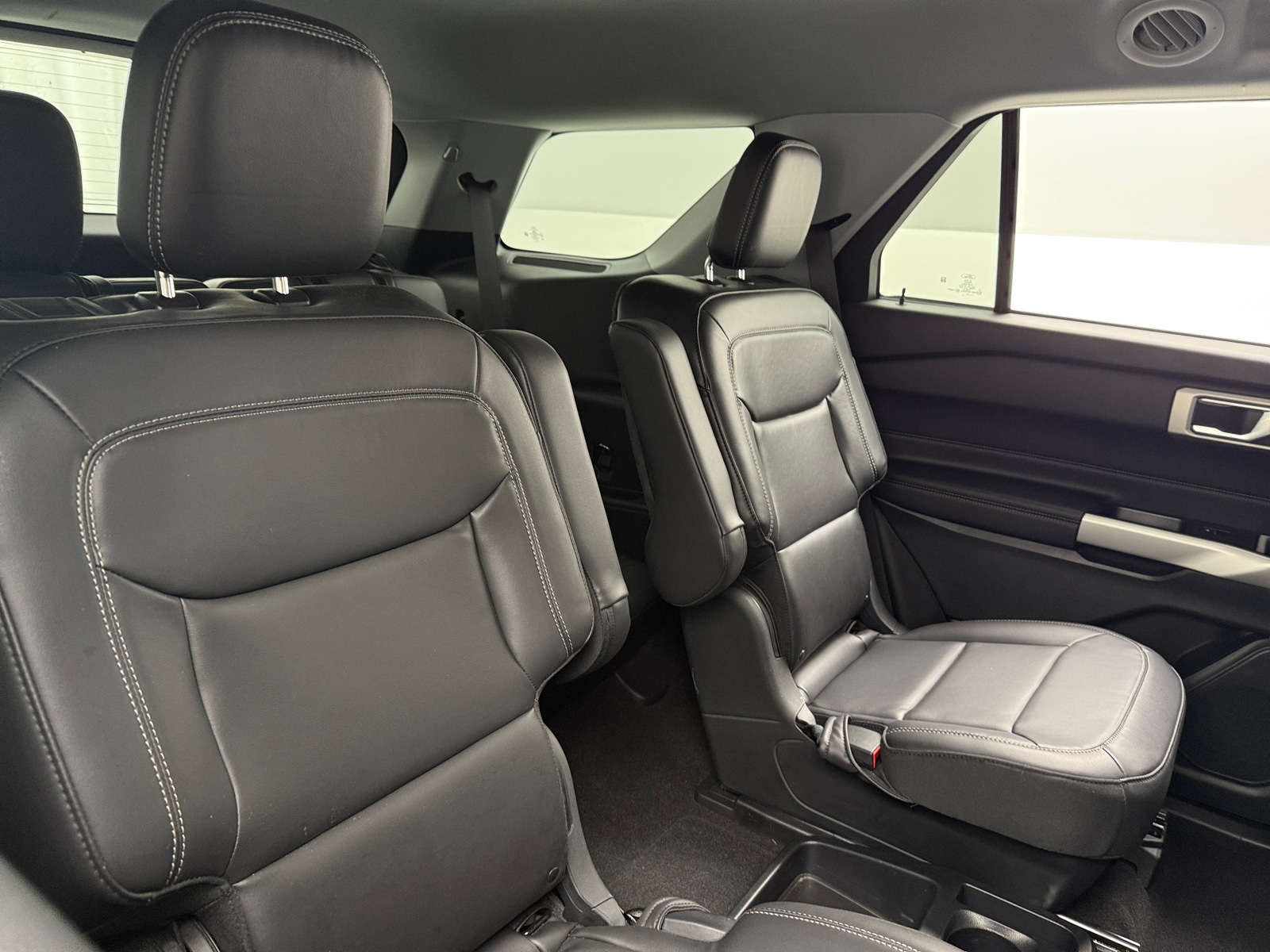 Thumbnail: 2021 Ford Explorer - 5