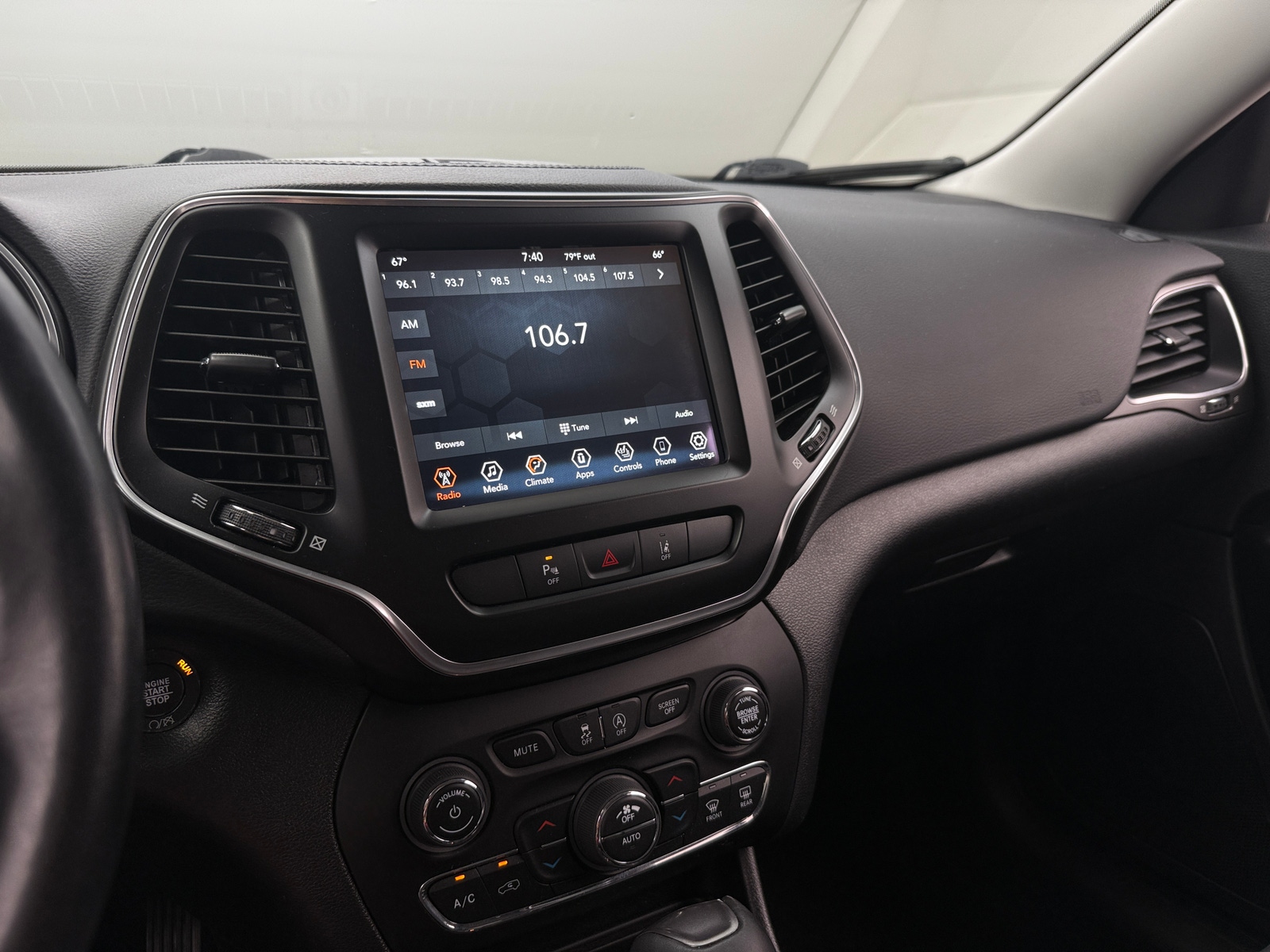 Thumbnail: 2021 Jeep Cherokee - 3