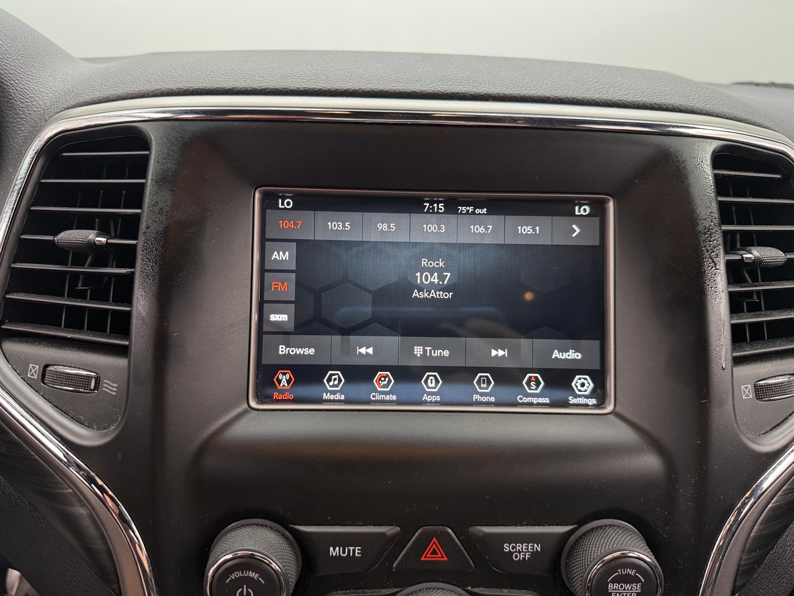 Thumbnail: 2019 Jeep Grand Cherokee - 4
