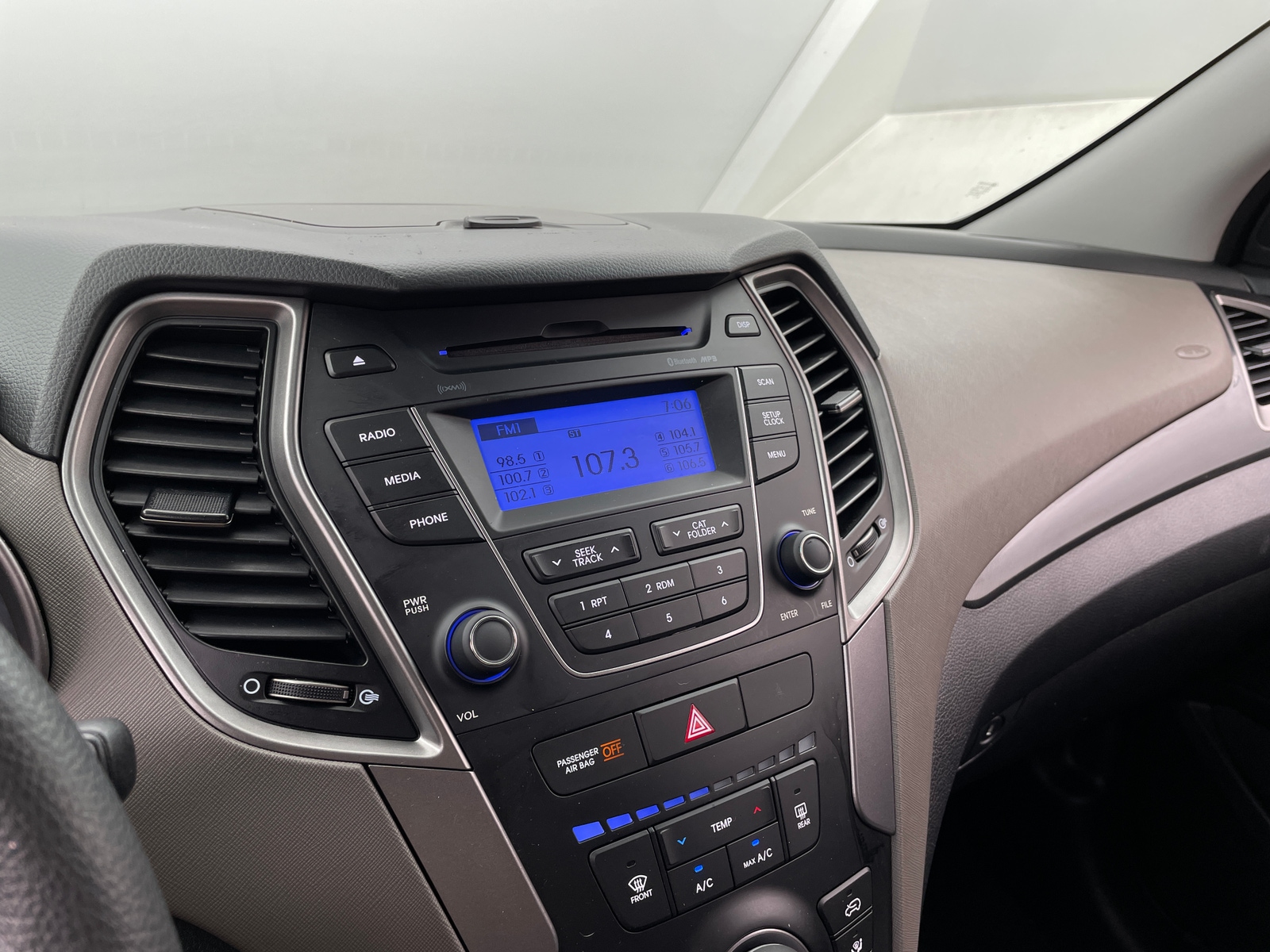 Thumbnail: 2015 Hyundai Santa Fe - 4