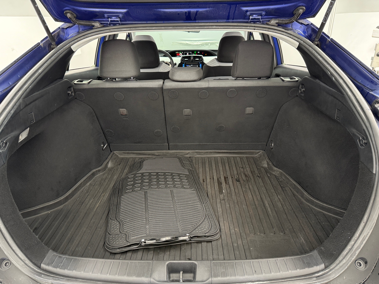 Thumbnail: 2016 Toyota Prius - 7