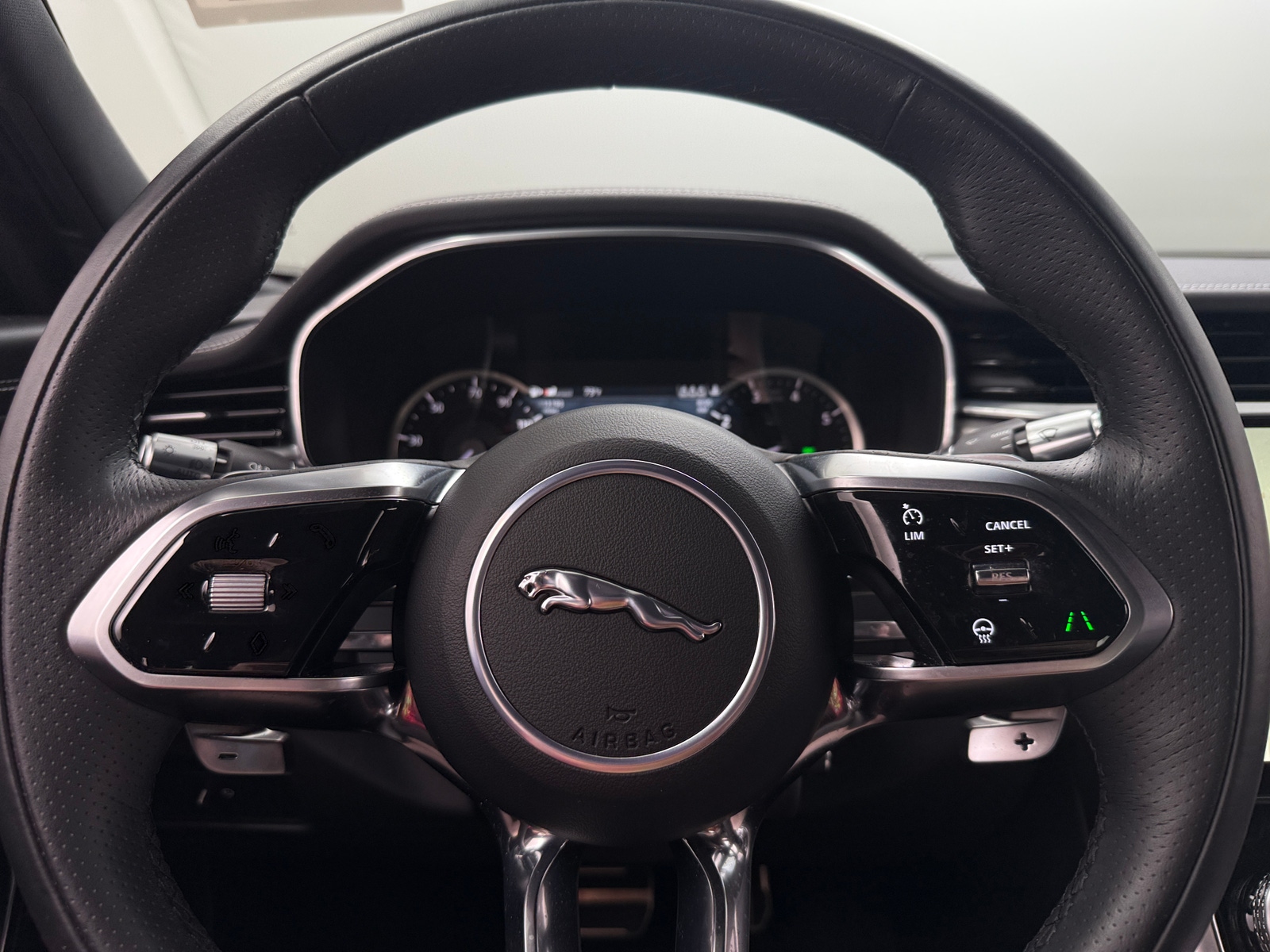 Thumbnail: 2022 Jaguar XF - 4