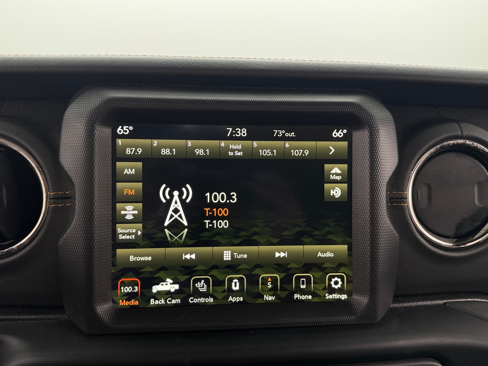 Thumbnail: 2023 Jeep Gladiator - 3