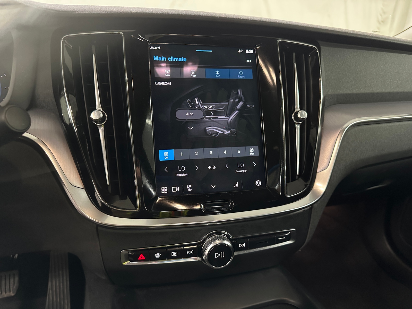Thumbnail: 2025 Volvo S60 - 3