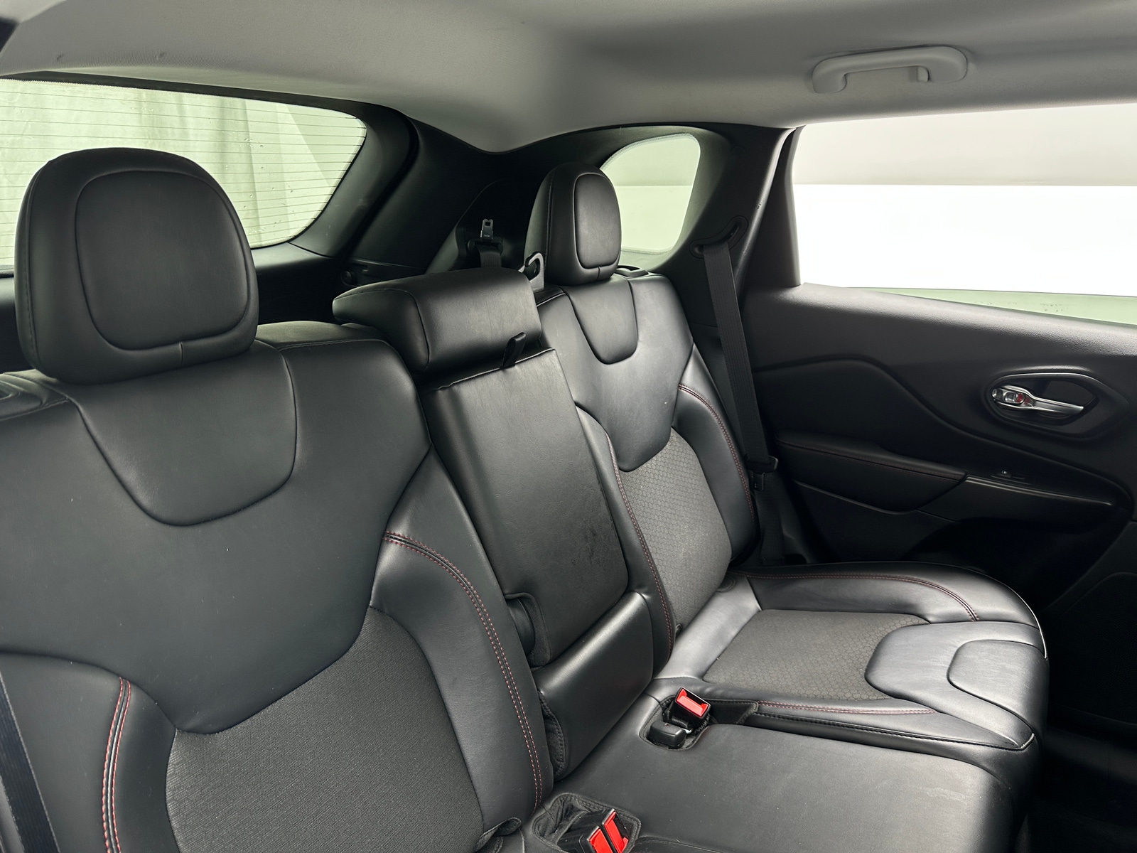 Thumbnail: 2020 Jeep Cherokee - 6