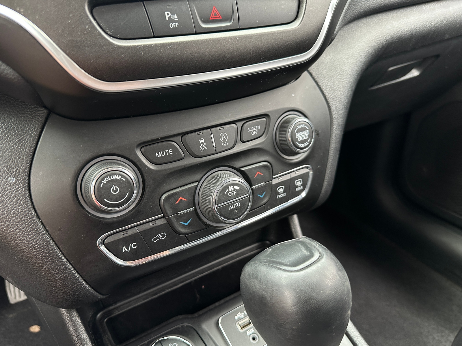 Thumbnail: 2020 Jeep Cherokee - 4