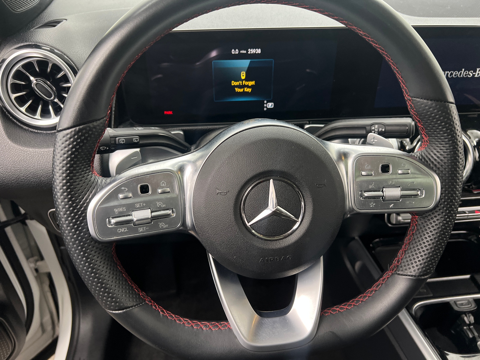 Thumbnail: 2023 Mercedes-Benz GLB - 4