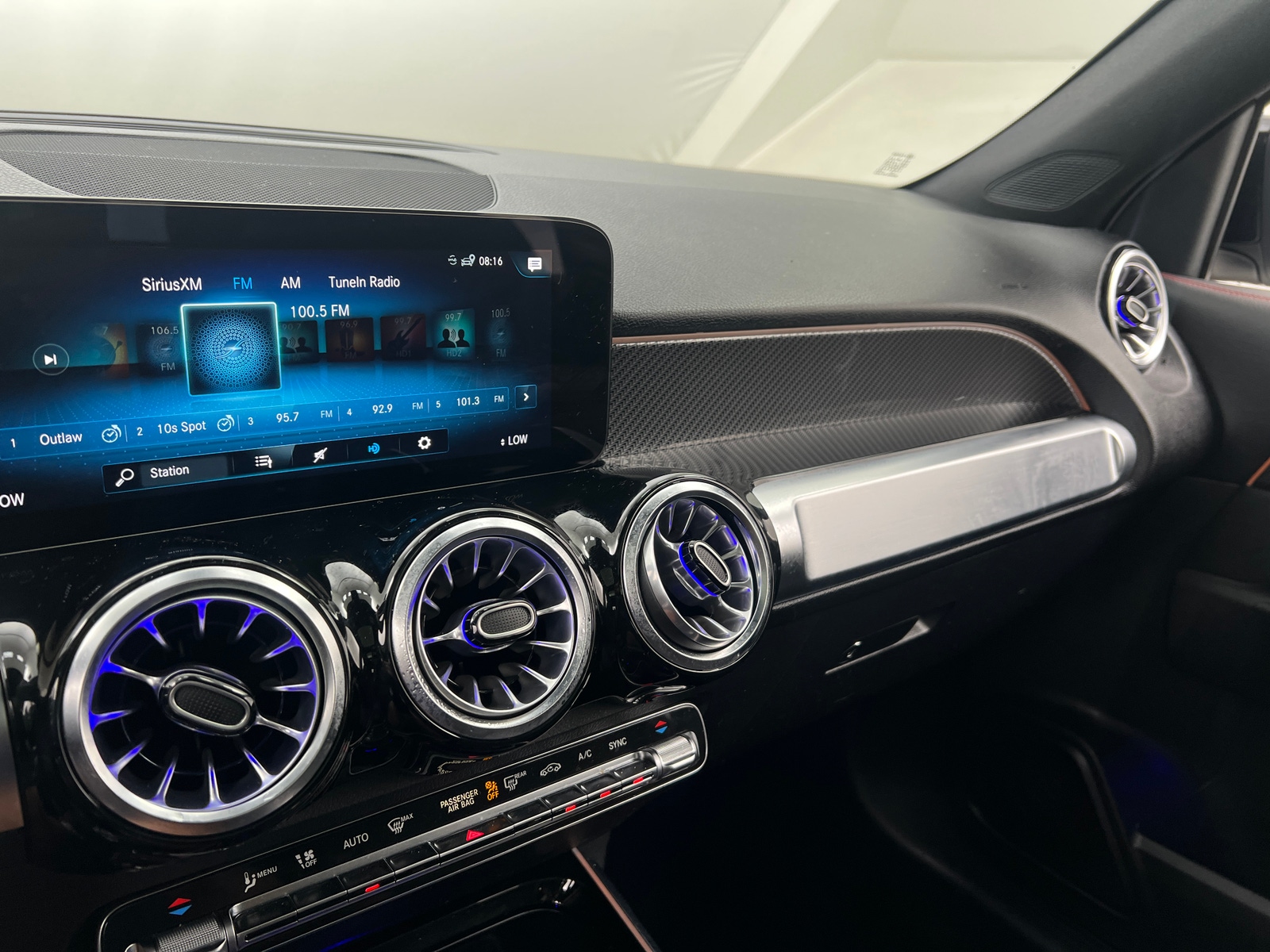 Thumbnail: 2023 Mercedes-Benz GLB - 3