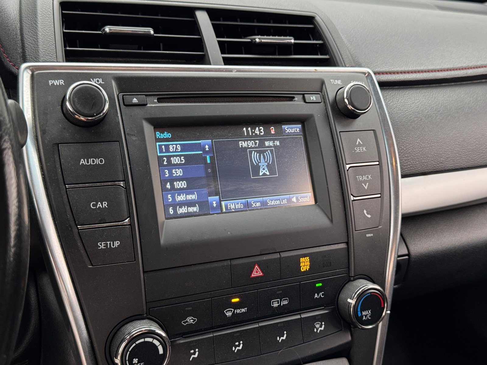 Thumbnail: 2016 Toyota Camry - 3